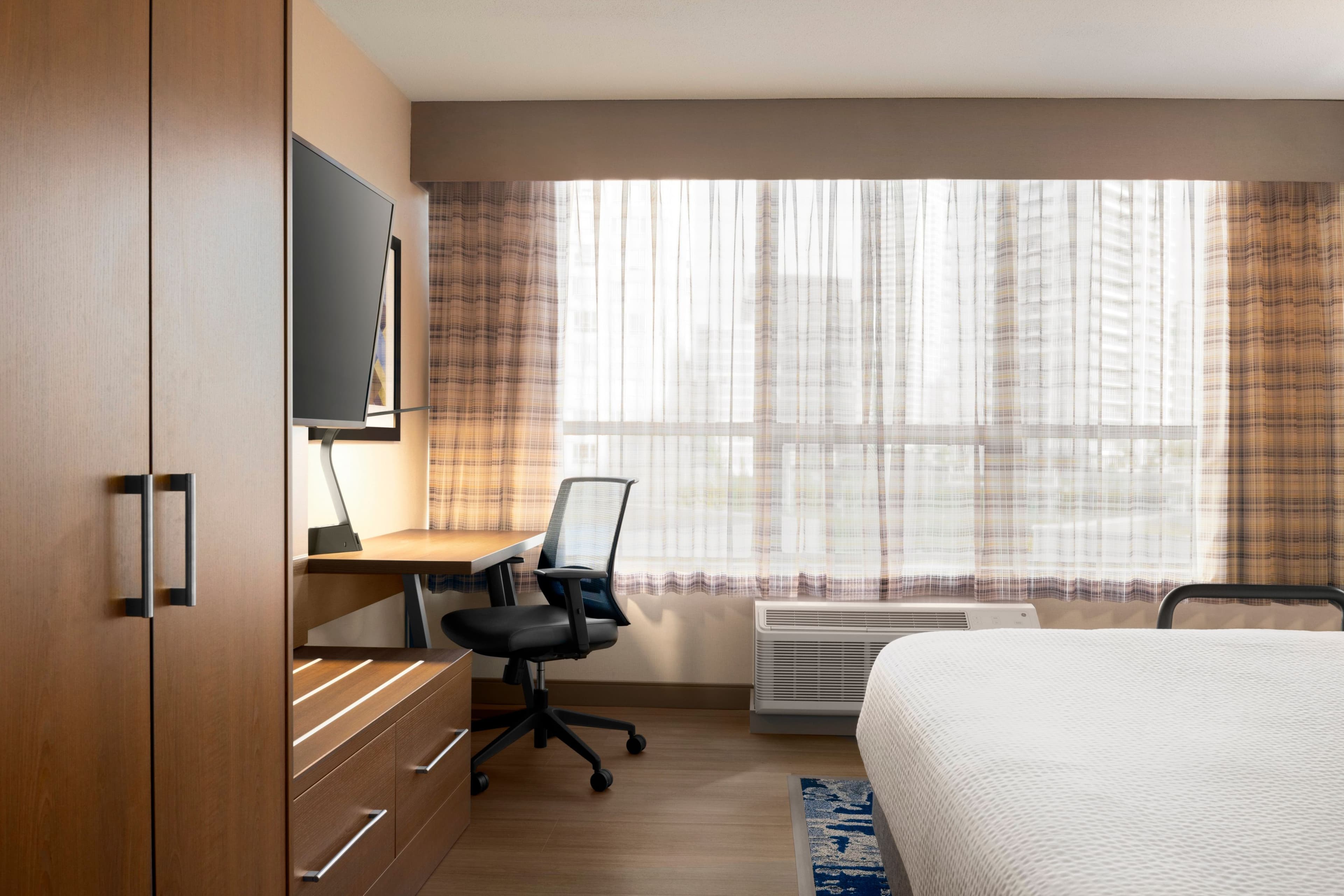Holiday Inn Express Vancouver-Metrotown (Burnaby) — 16