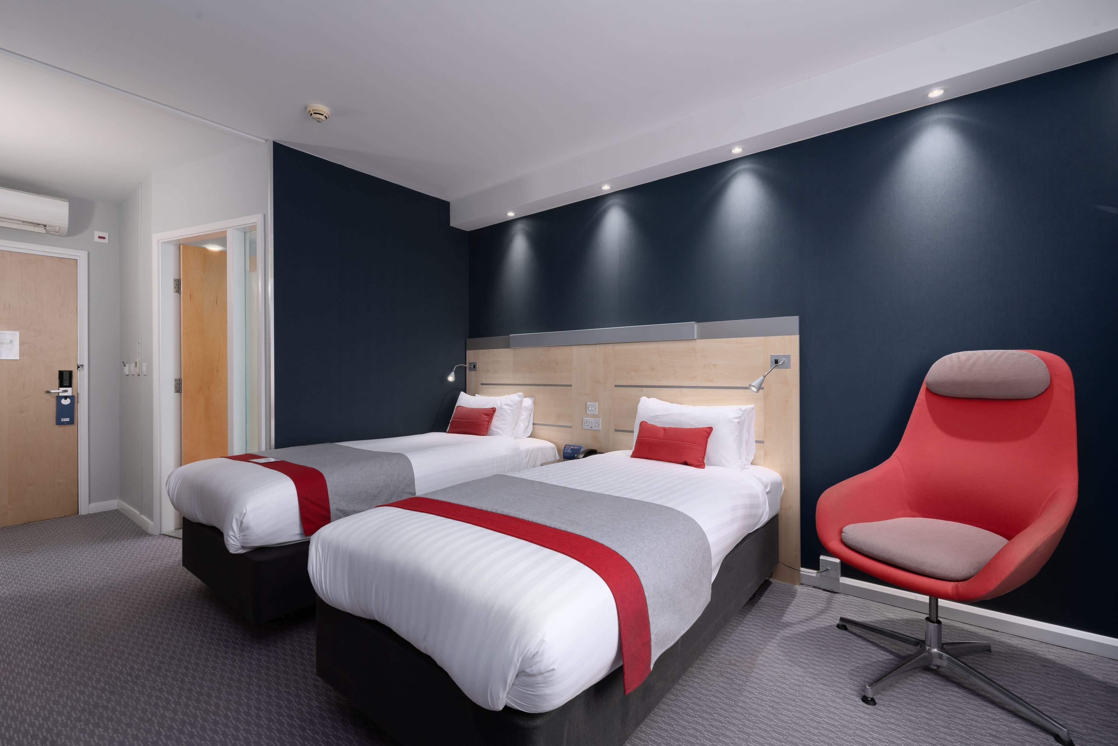 Holiday Inn Express Burnley M65, Jct.10 — 28