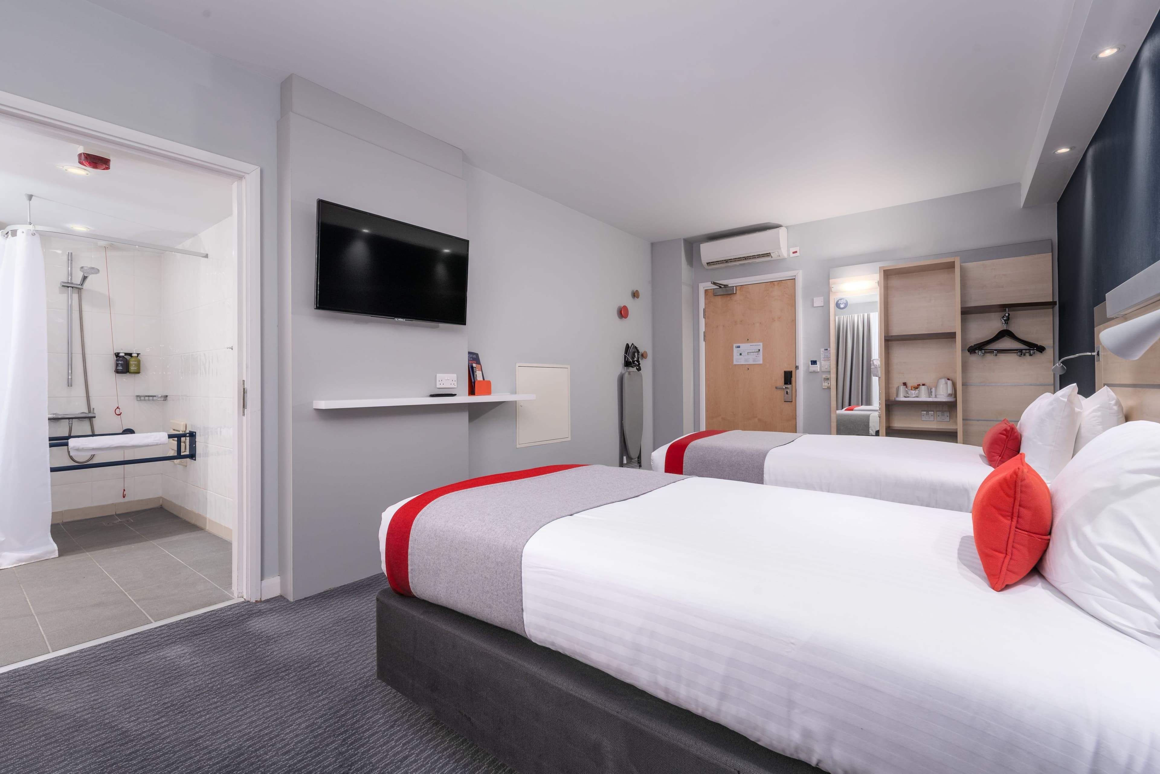 Holiday Inn Express Burnley M65, Jct.10 — 35