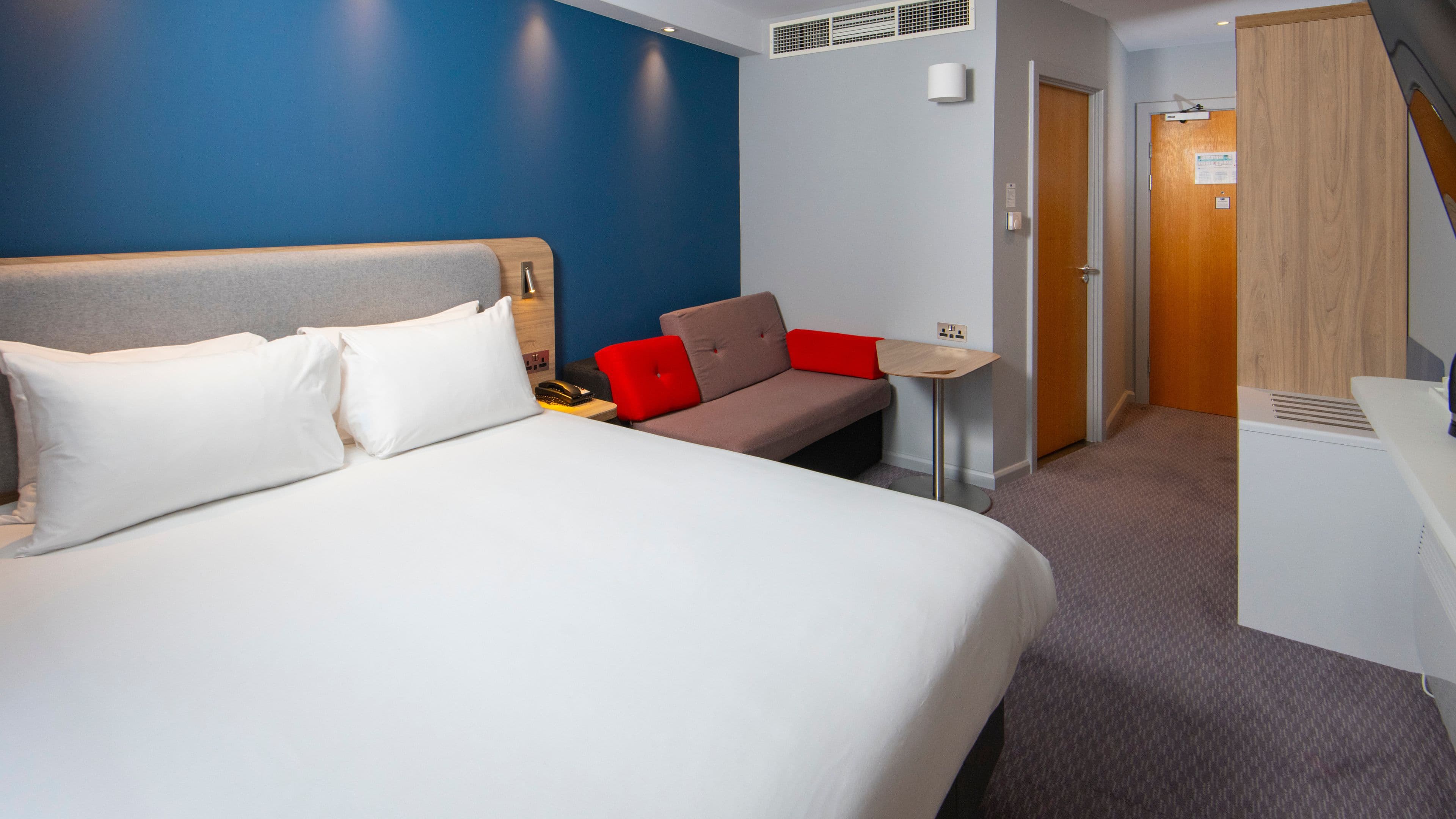 Holiday Inn Express Burton upon Trent — 5