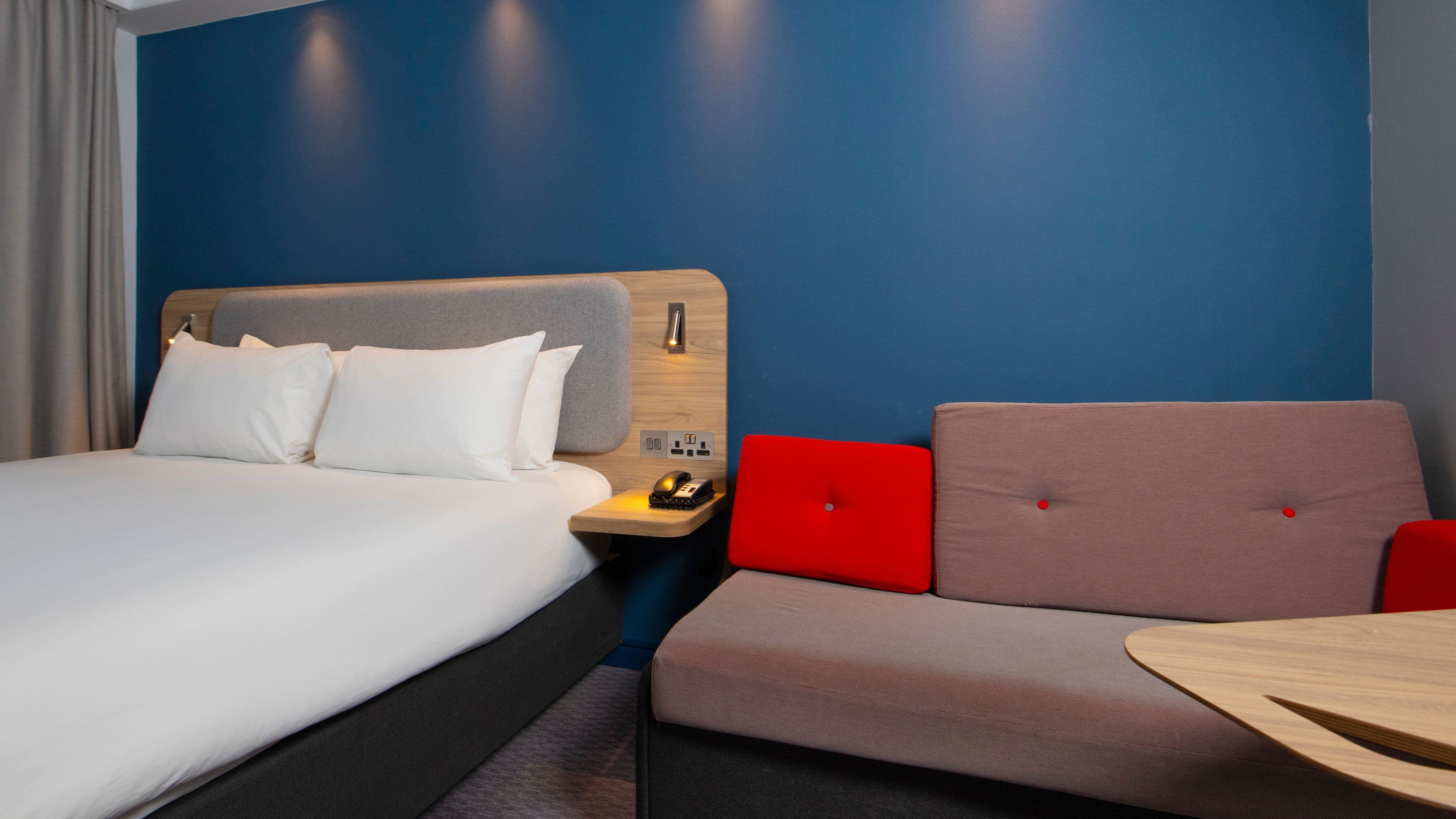 Holiday Inn Express Burton upon Trent — 12