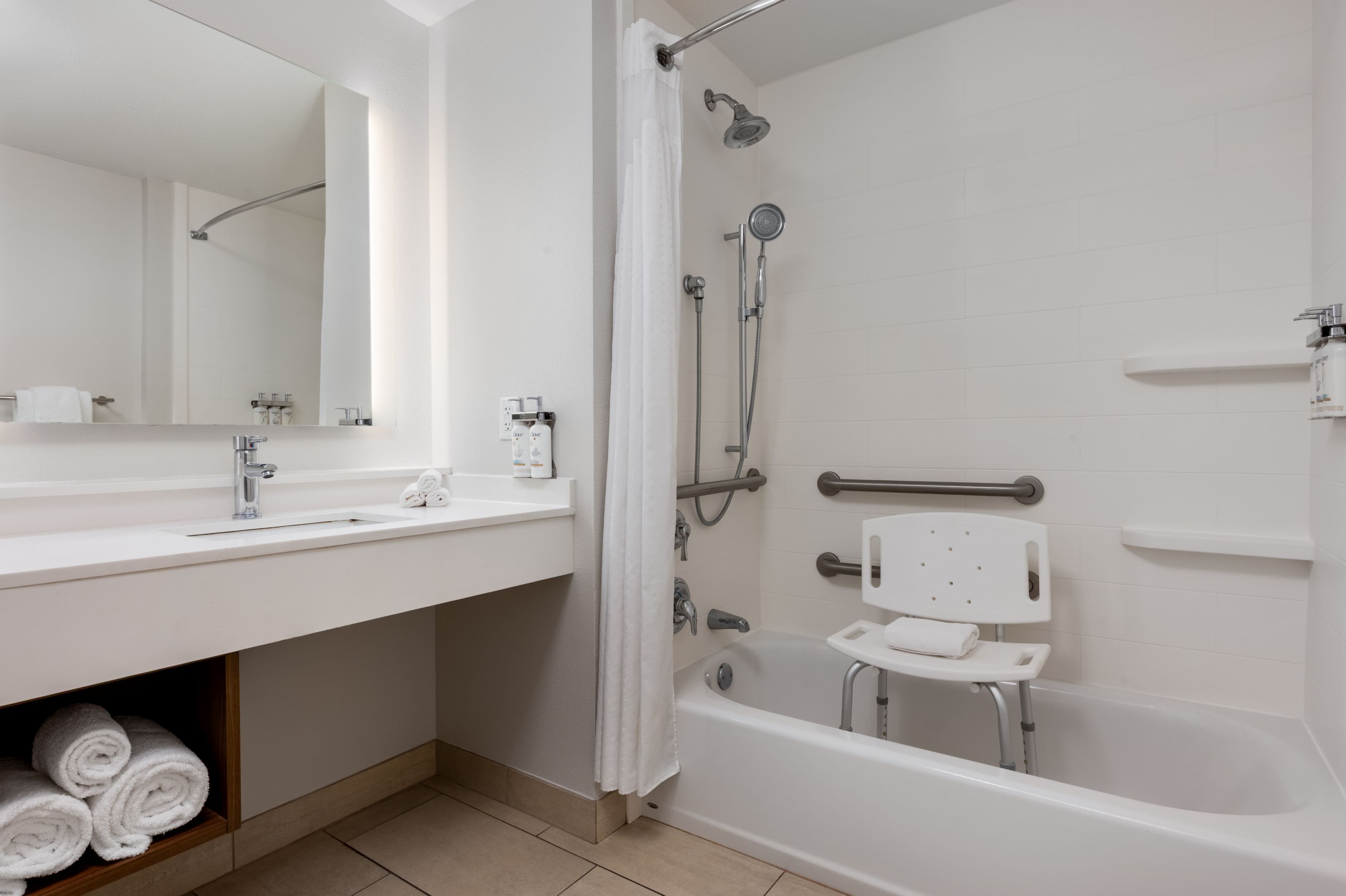 Holiday Inn Express Calhoun South — 16
