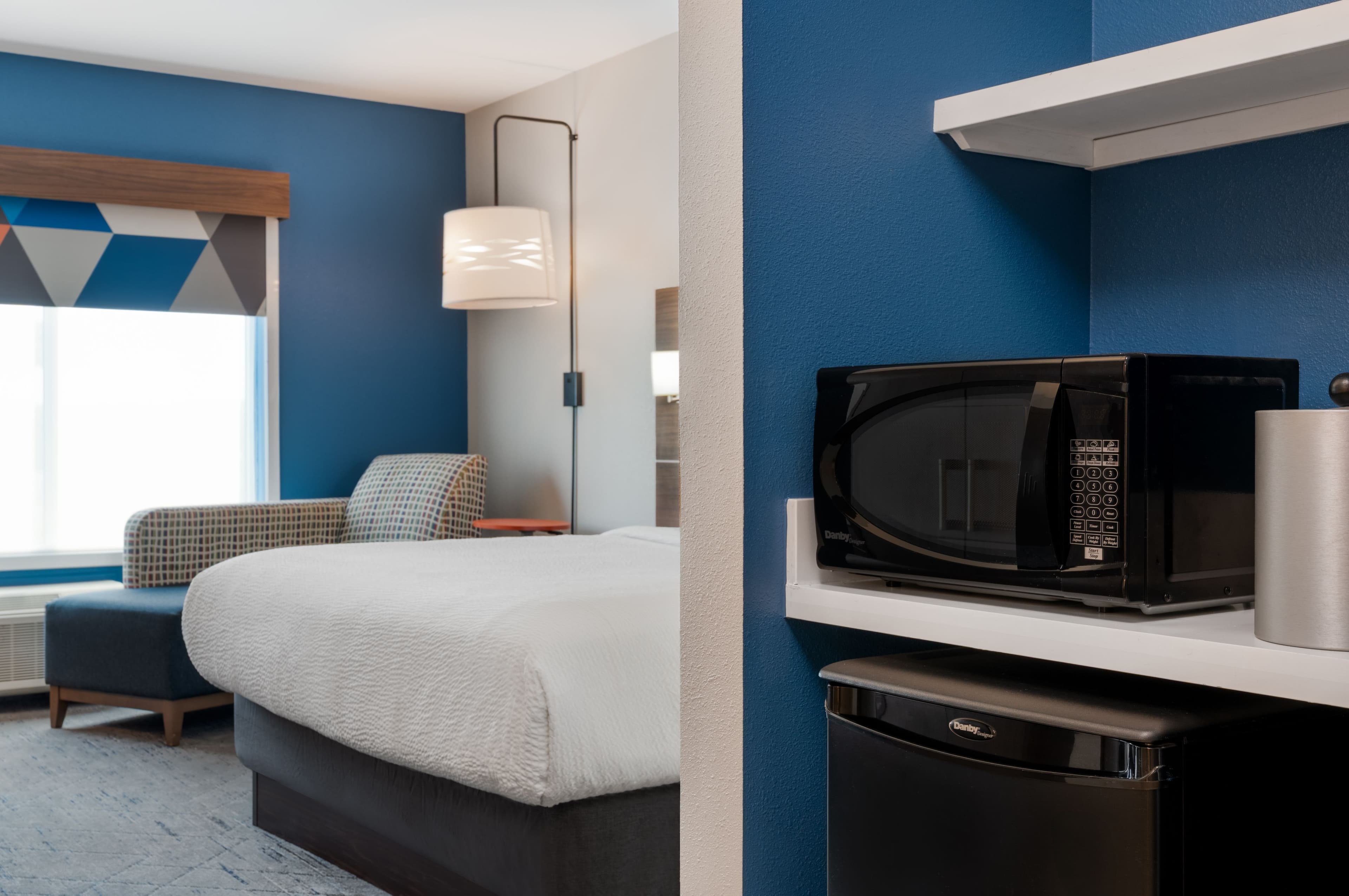 Holiday Inn Express Calhoun South — 4