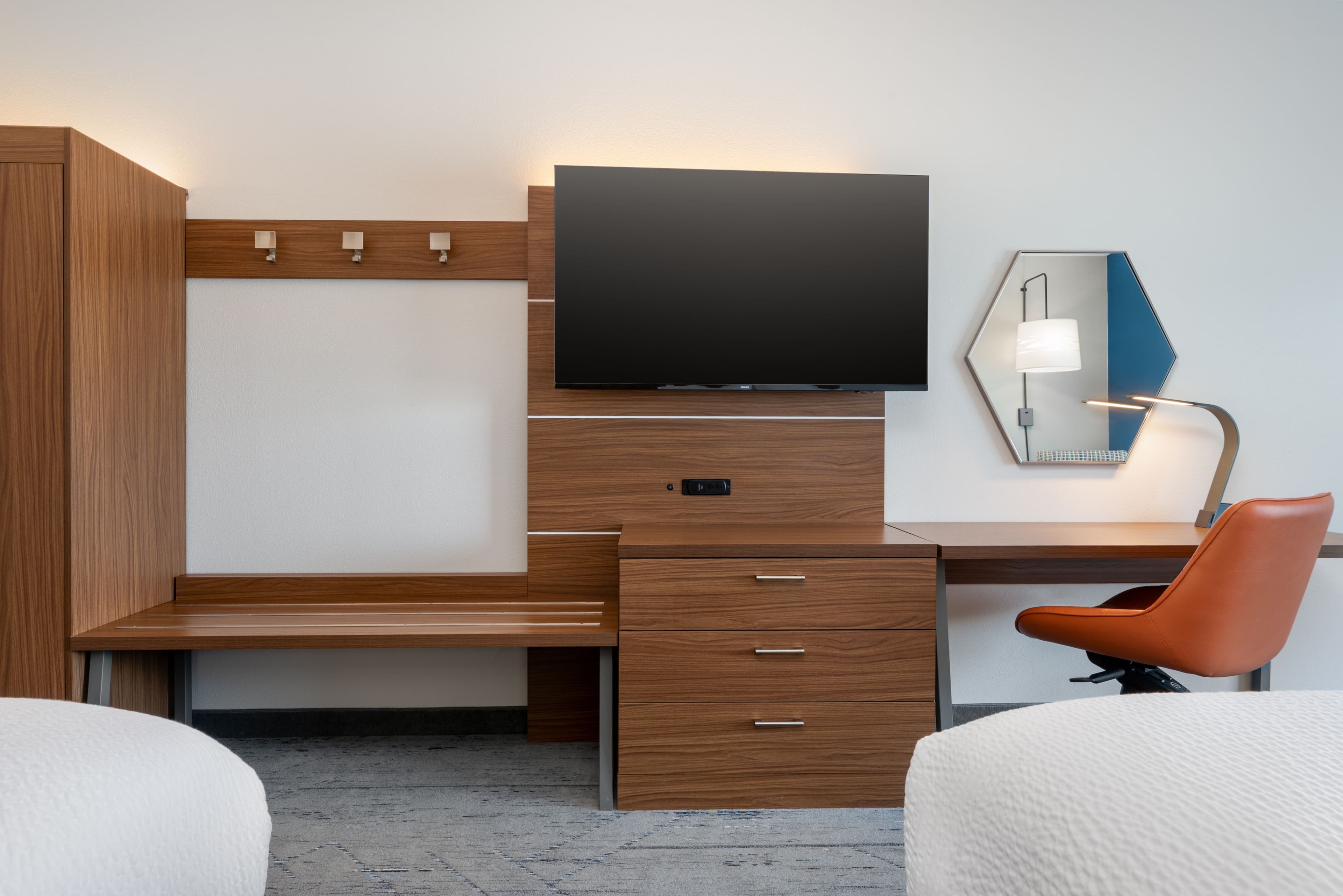 Holiday Inn Express Calhoun South — 7