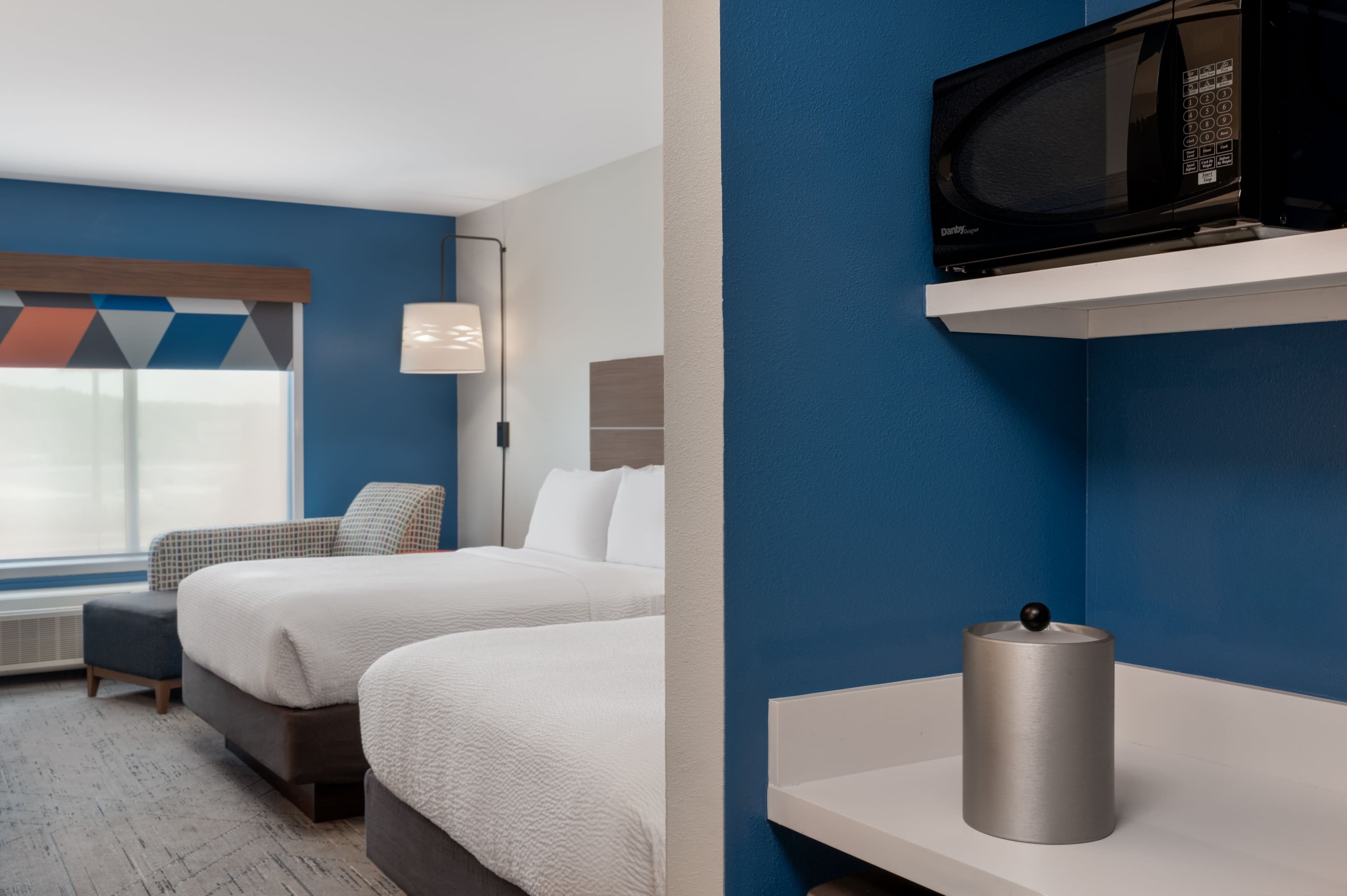 Holiday Inn Express Calhoun South — 3