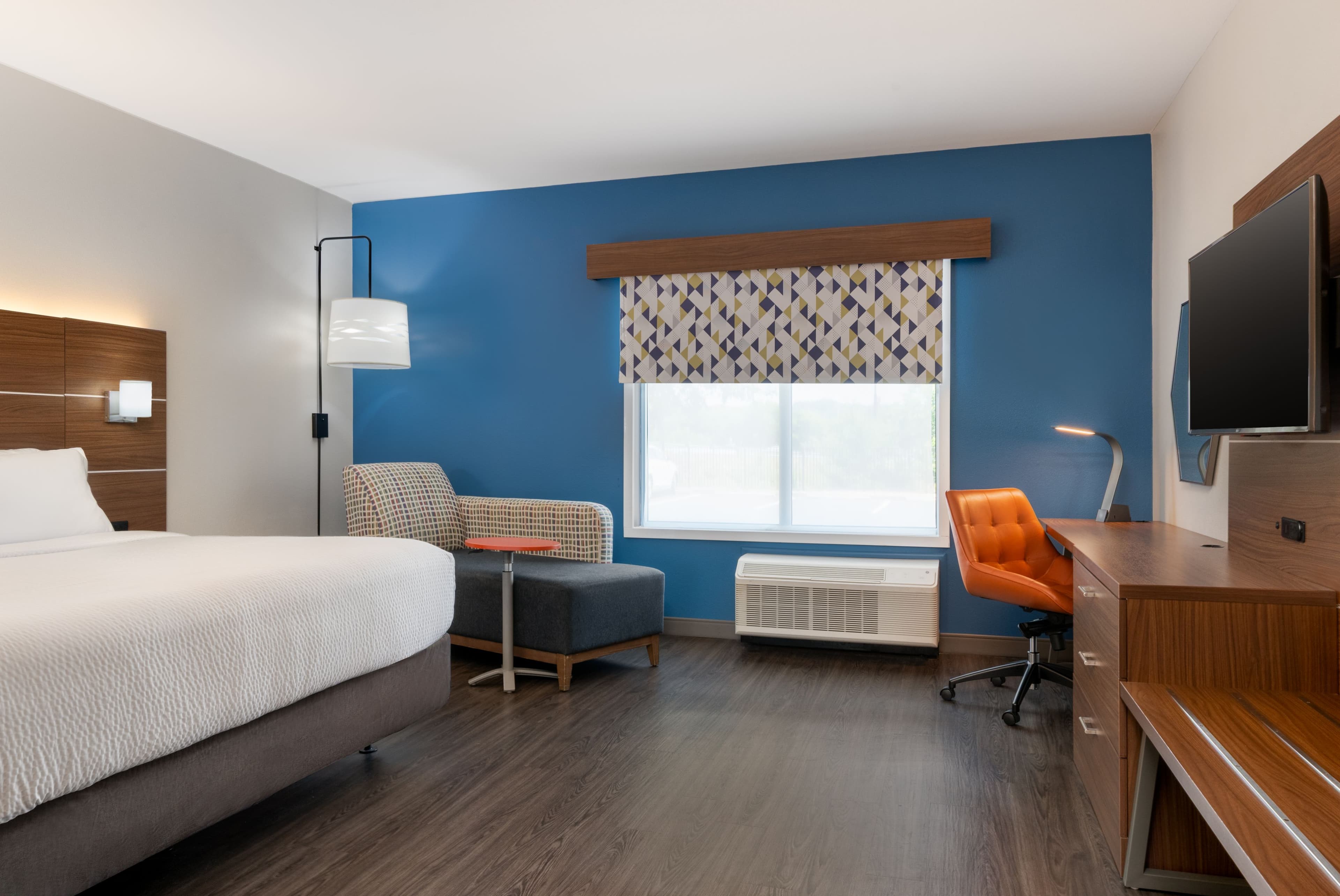 Holiday Inn Express Calhoun South — 15