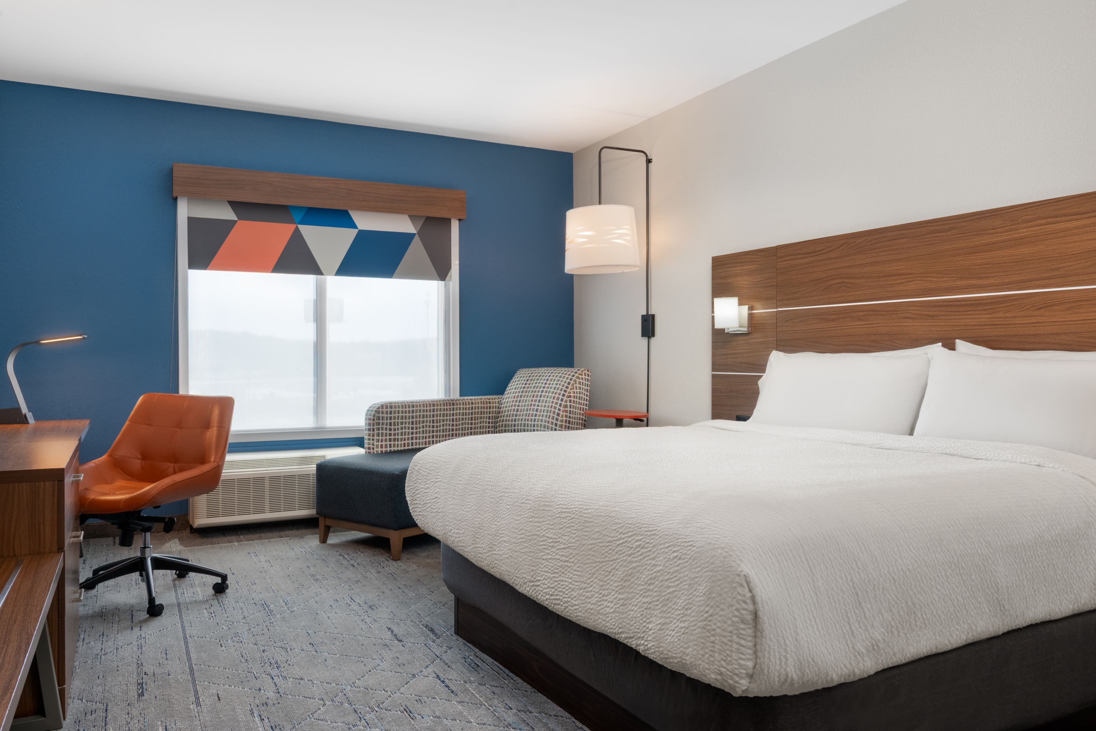 Holiday Inn Express Calhoun South — 2