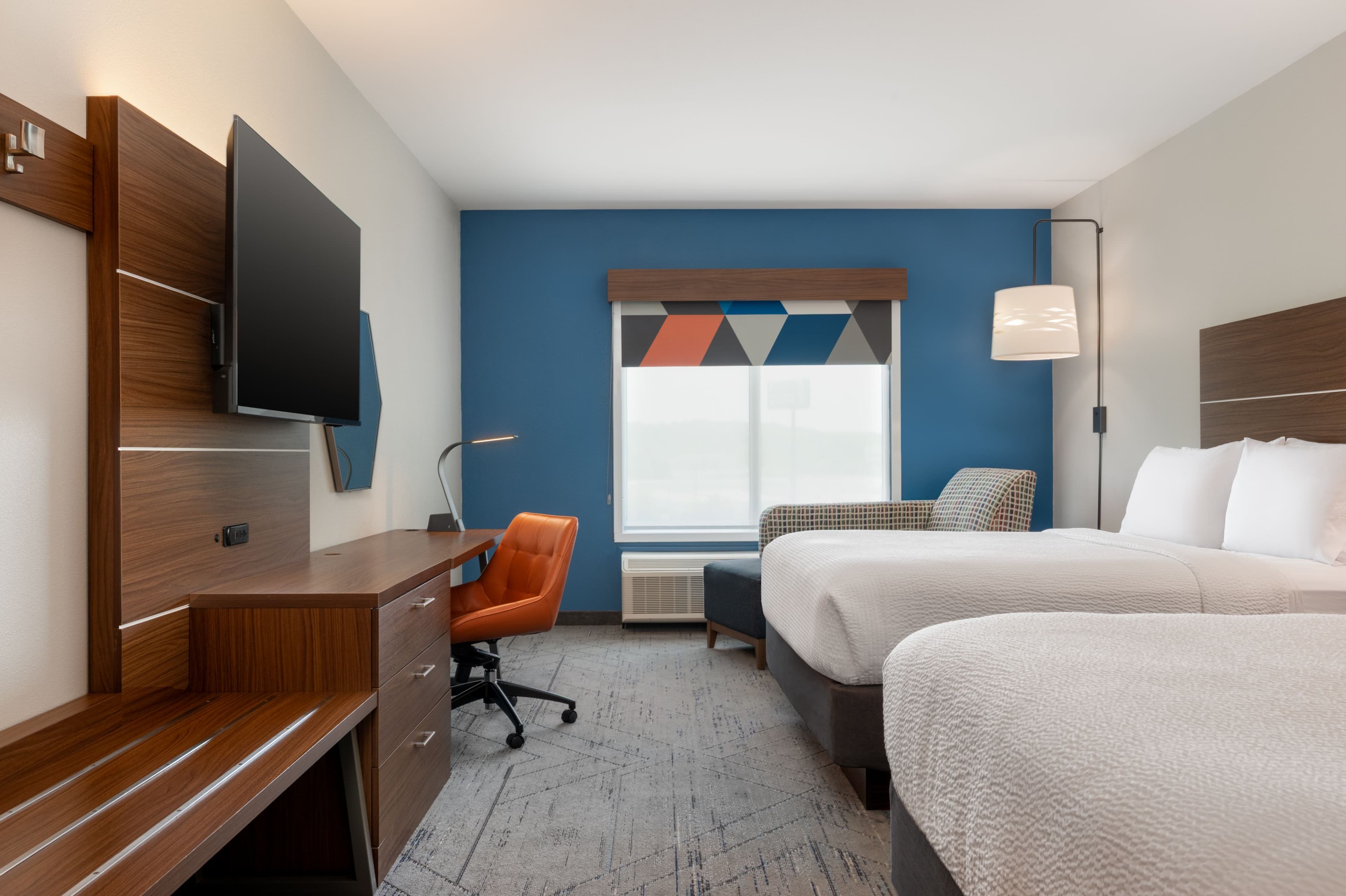 Holiday Inn Express Calhoun South — 5
