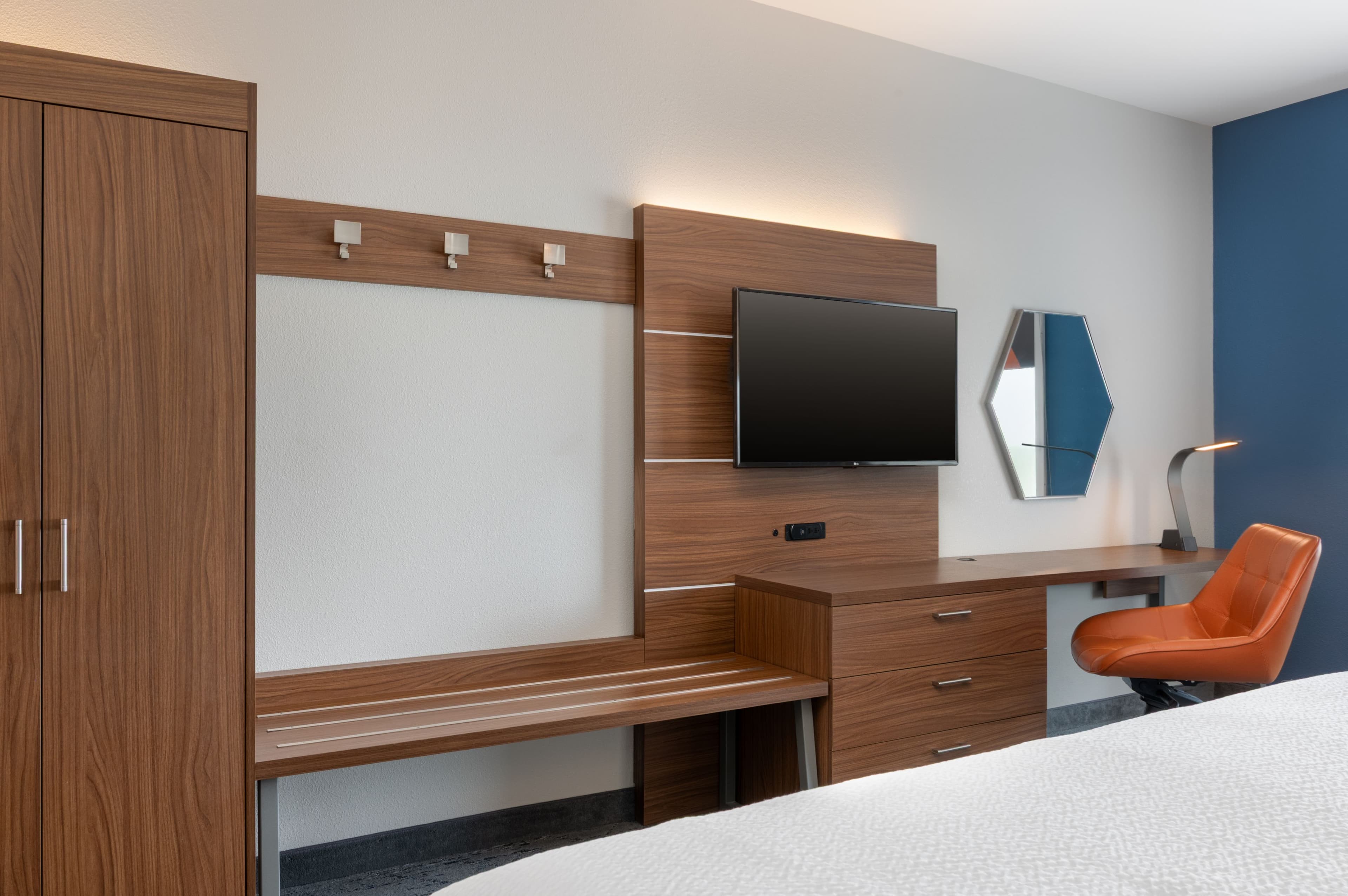 Holiday Inn Express Calhoun South — 6