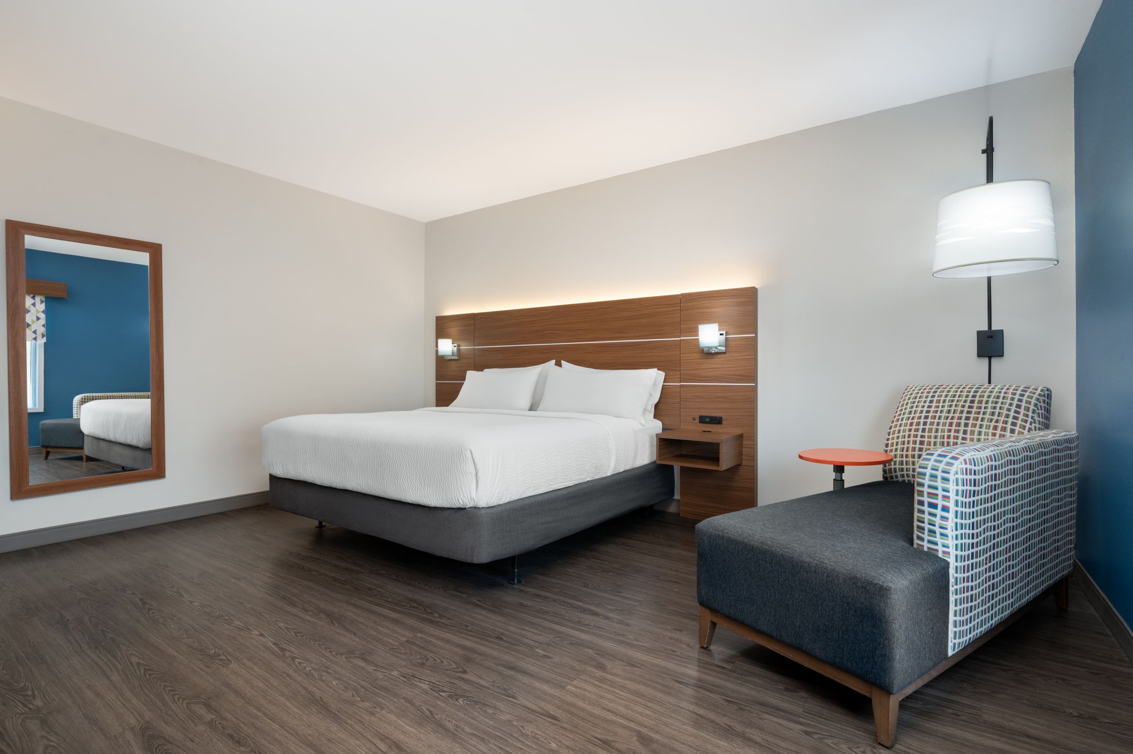 Holiday Inn Express Calhoun South — 17