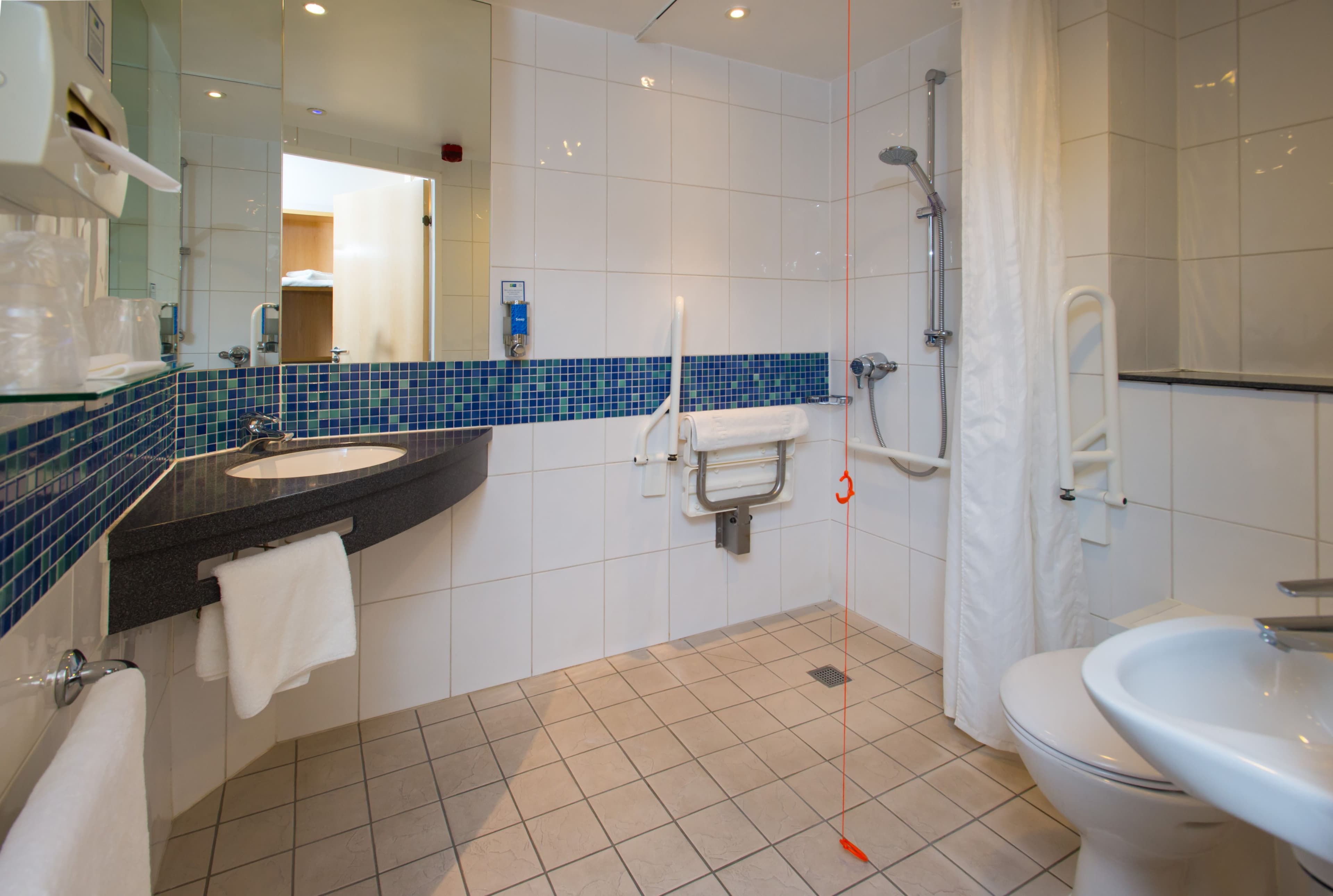 Holiday Inn Express Cambridge — 15