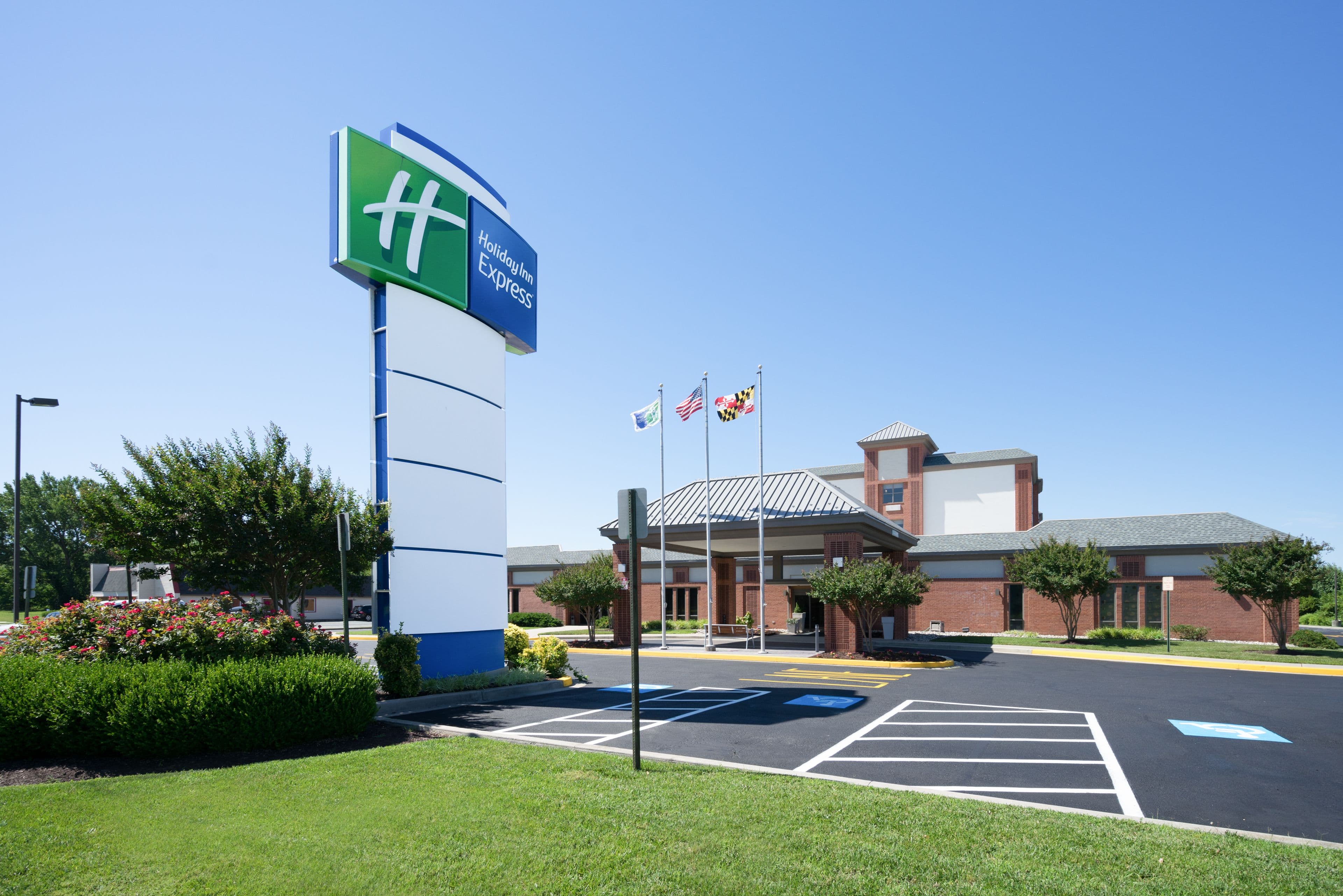 Holiday Inn Express Cambridge - Image 1