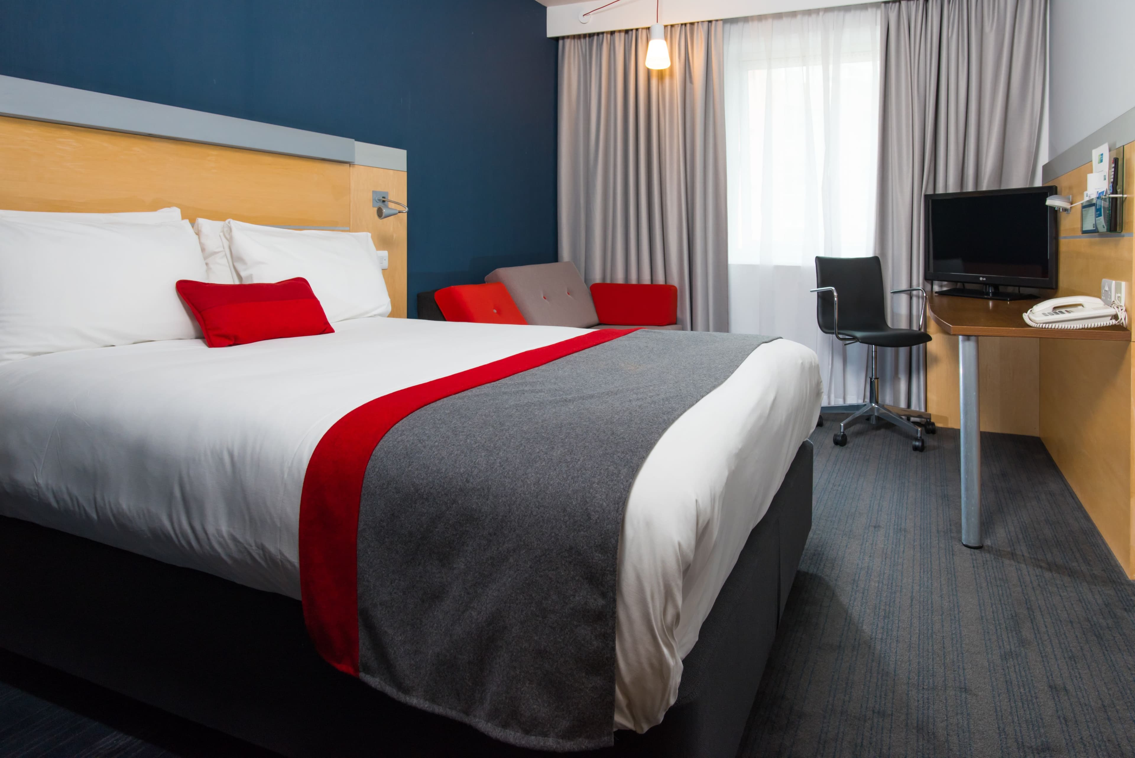 Holiday Inn Express Cambridge - Image 4