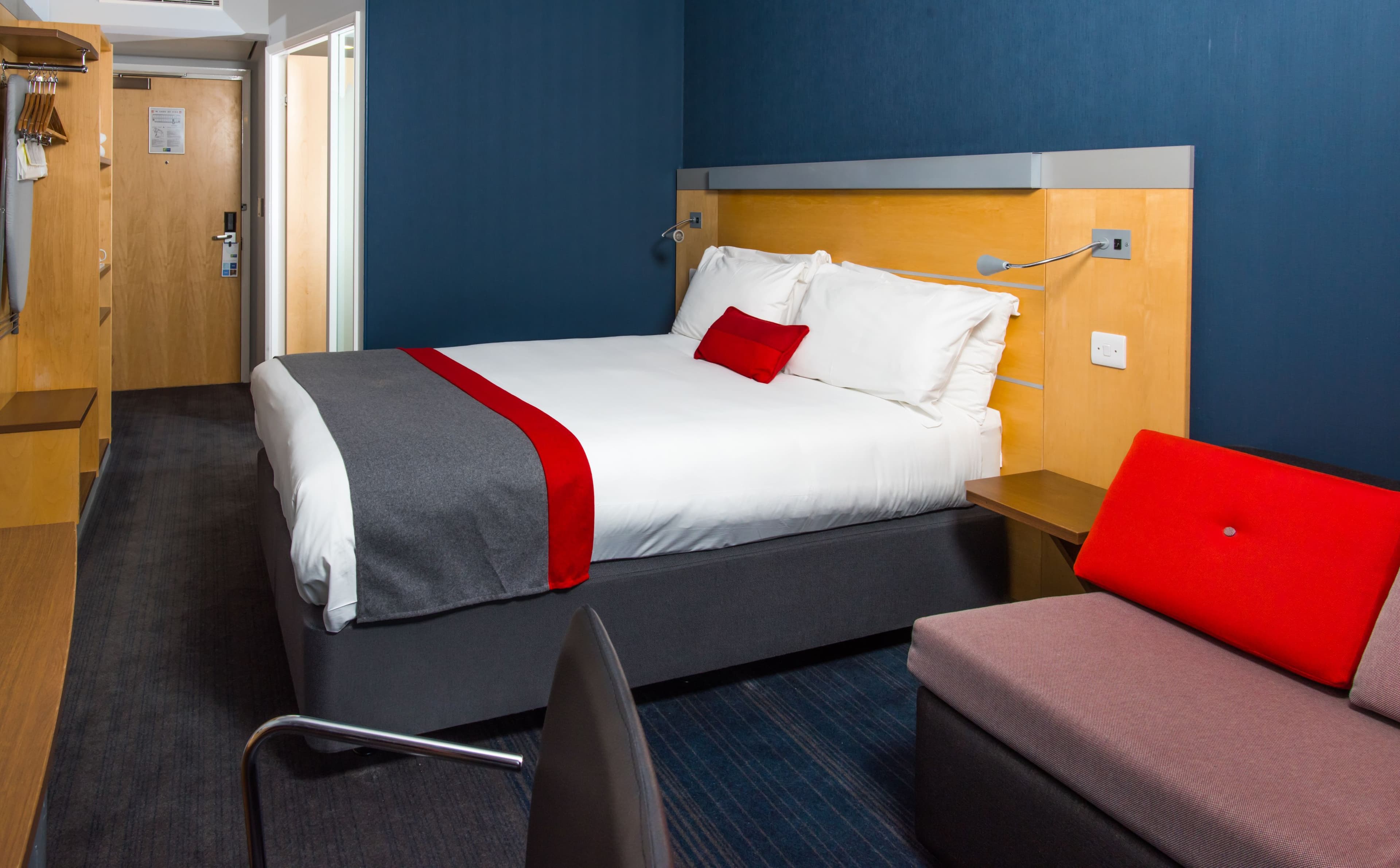 Holiday Inn Express Cambridge — 7