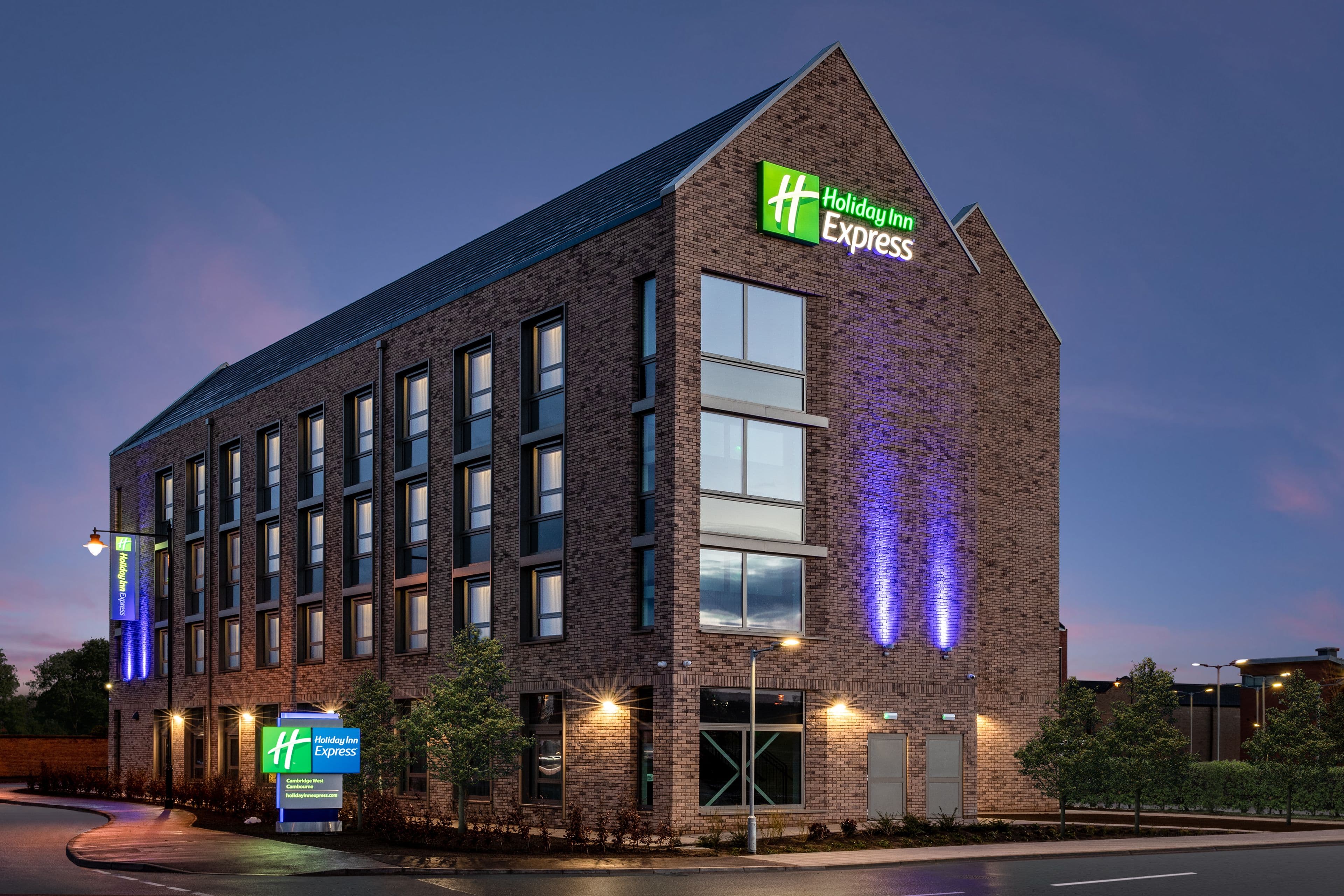 Holiday Inn Express Cambridge West - Cambourne - Image 1