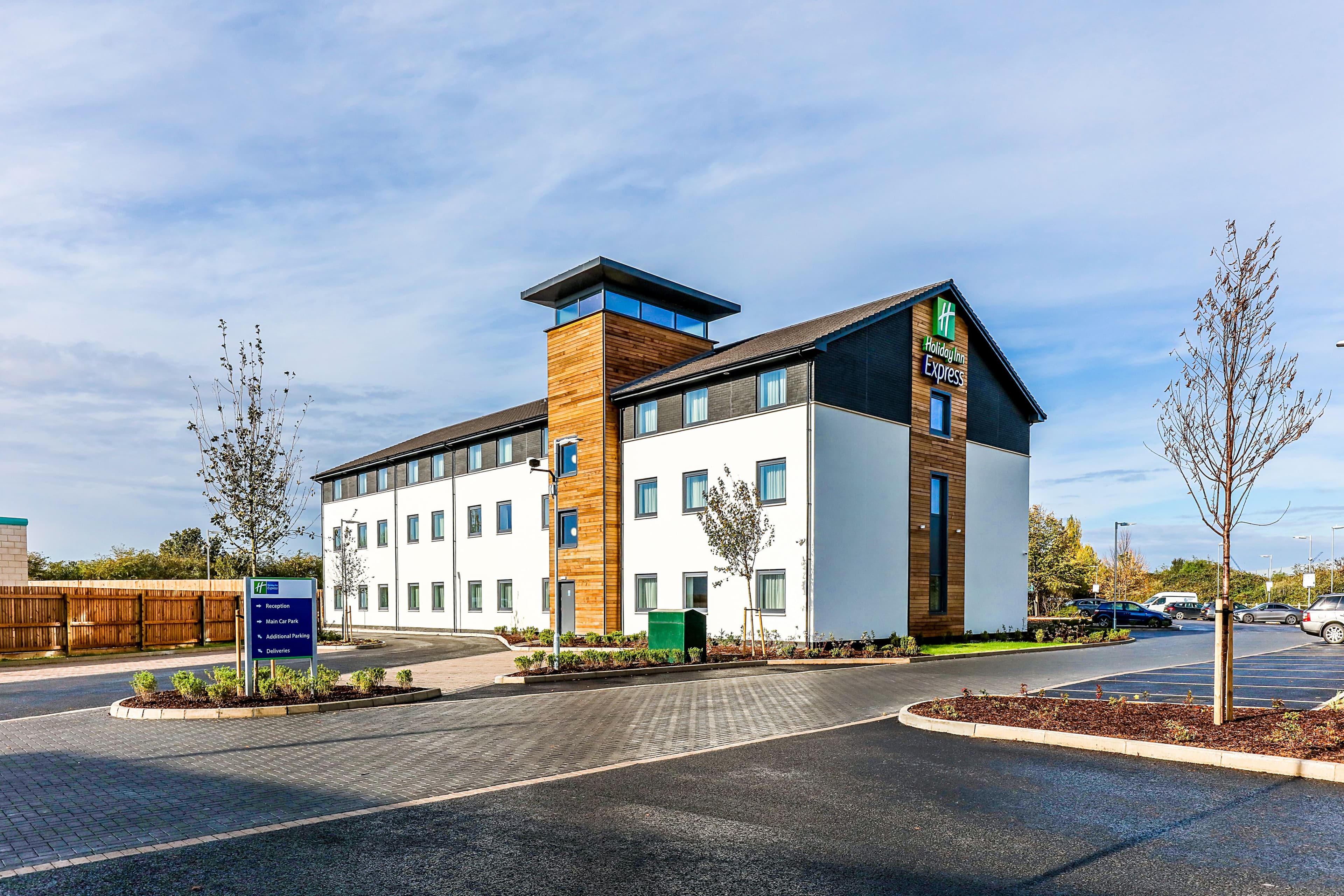 Holiday Inn Express Cambridge - Image 1