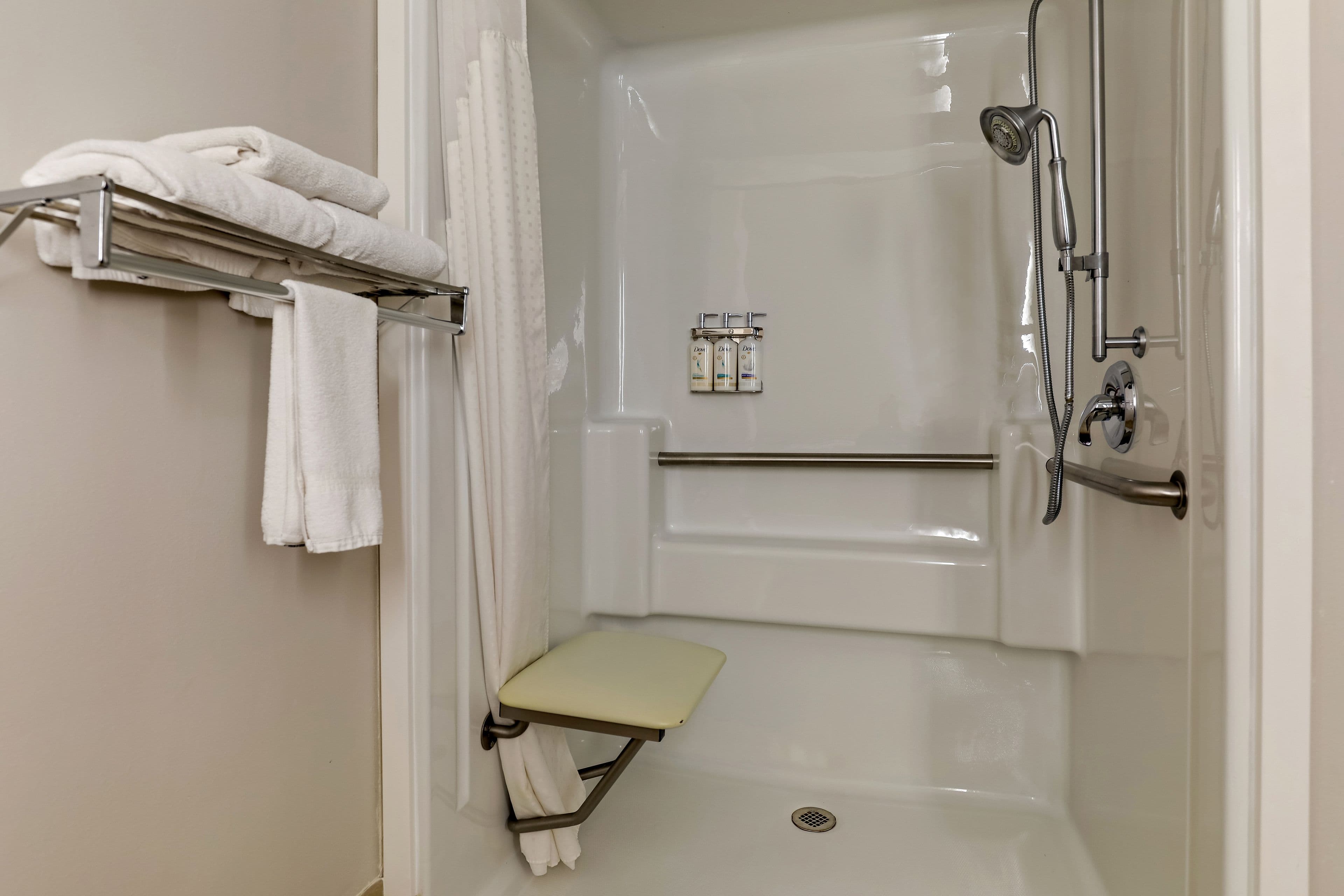 Holiday Inn Express Campbellsville — 7