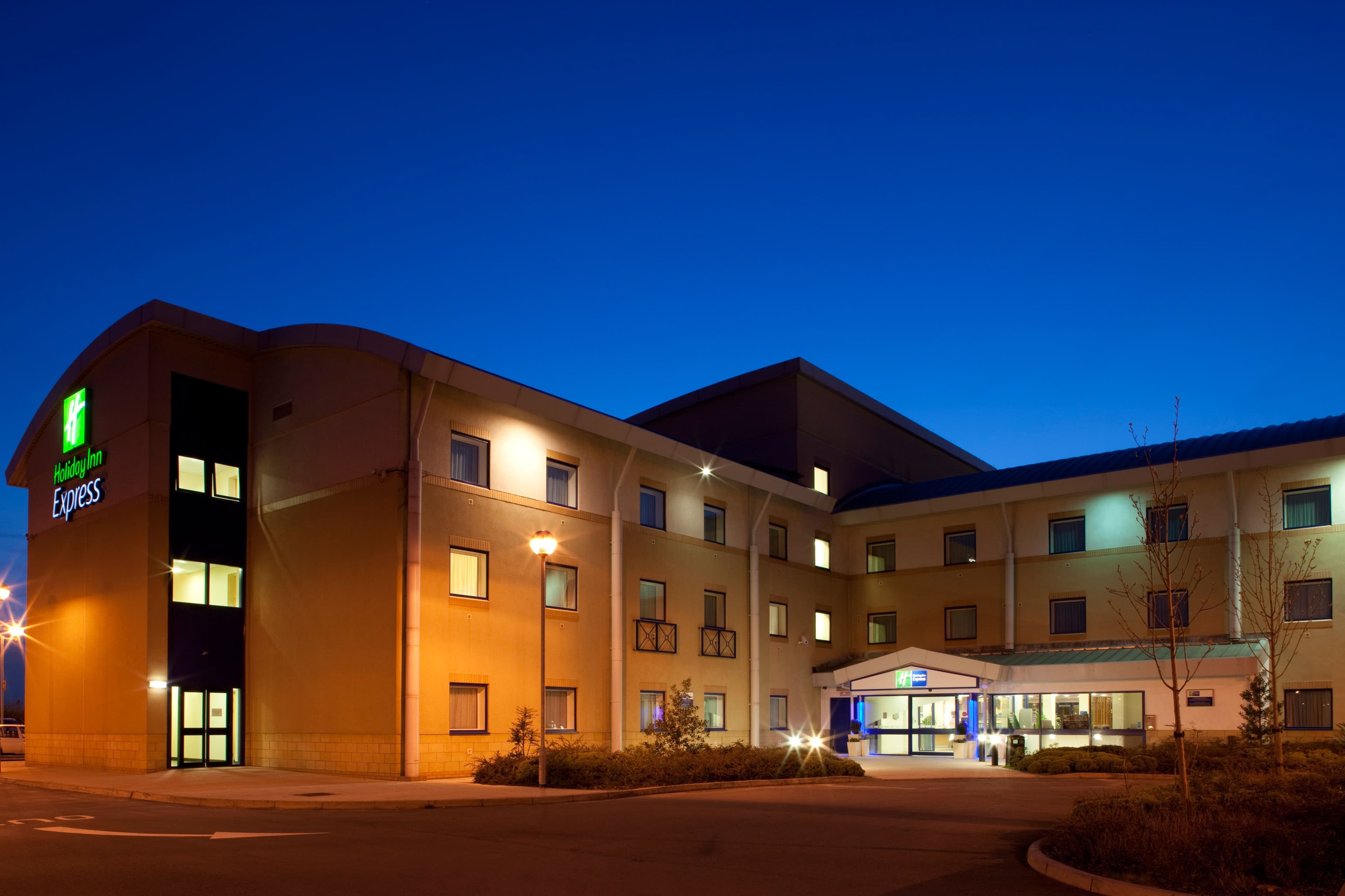 Holiday Inn Express Cardiff Airport - Image 1