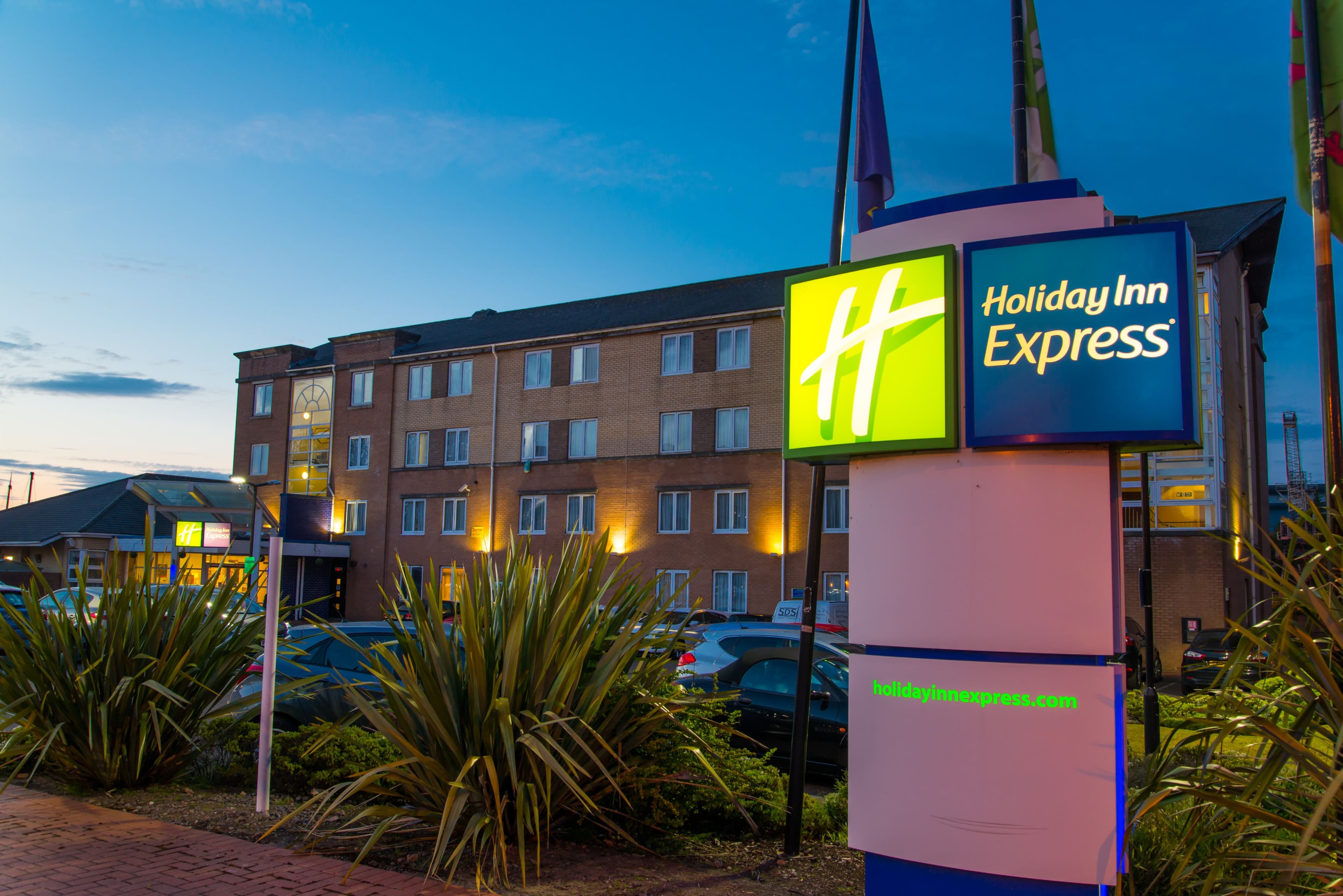 Holiday Inn Express Cardiff Bay - Image 1