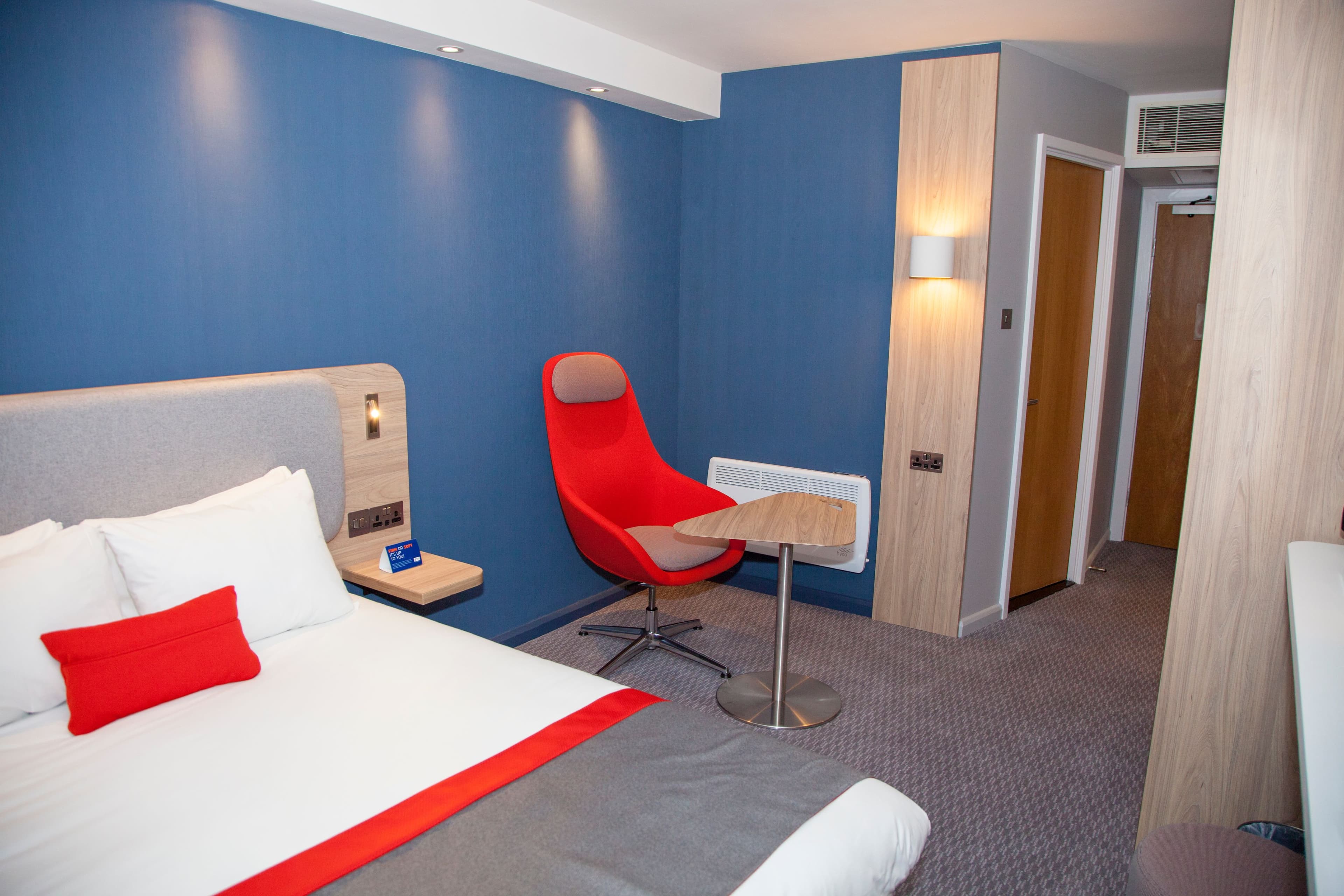 Holiday Inn Express Cardiff Bay — 9