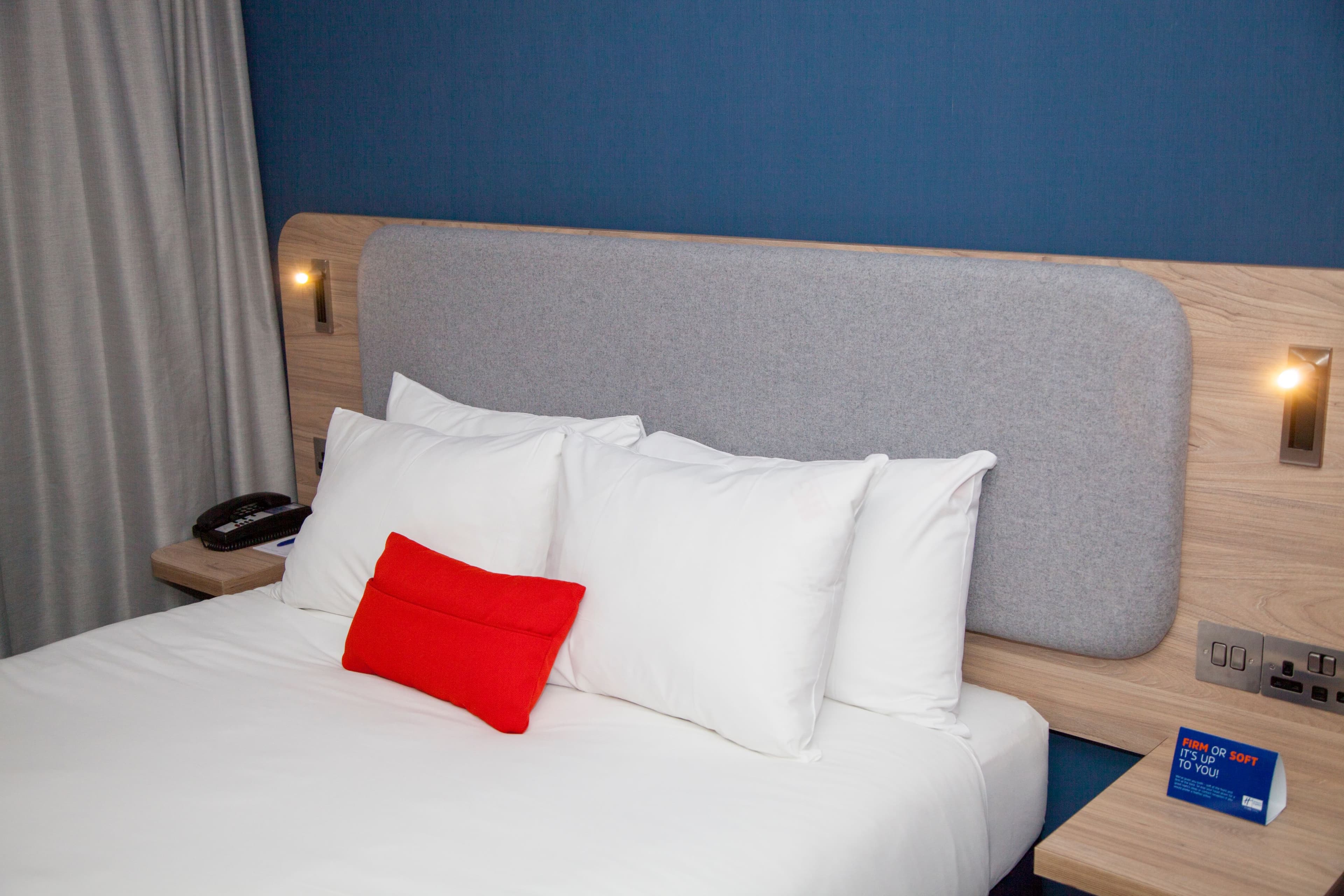 Holiday Inn Express Cardiff Bay - Image 3
