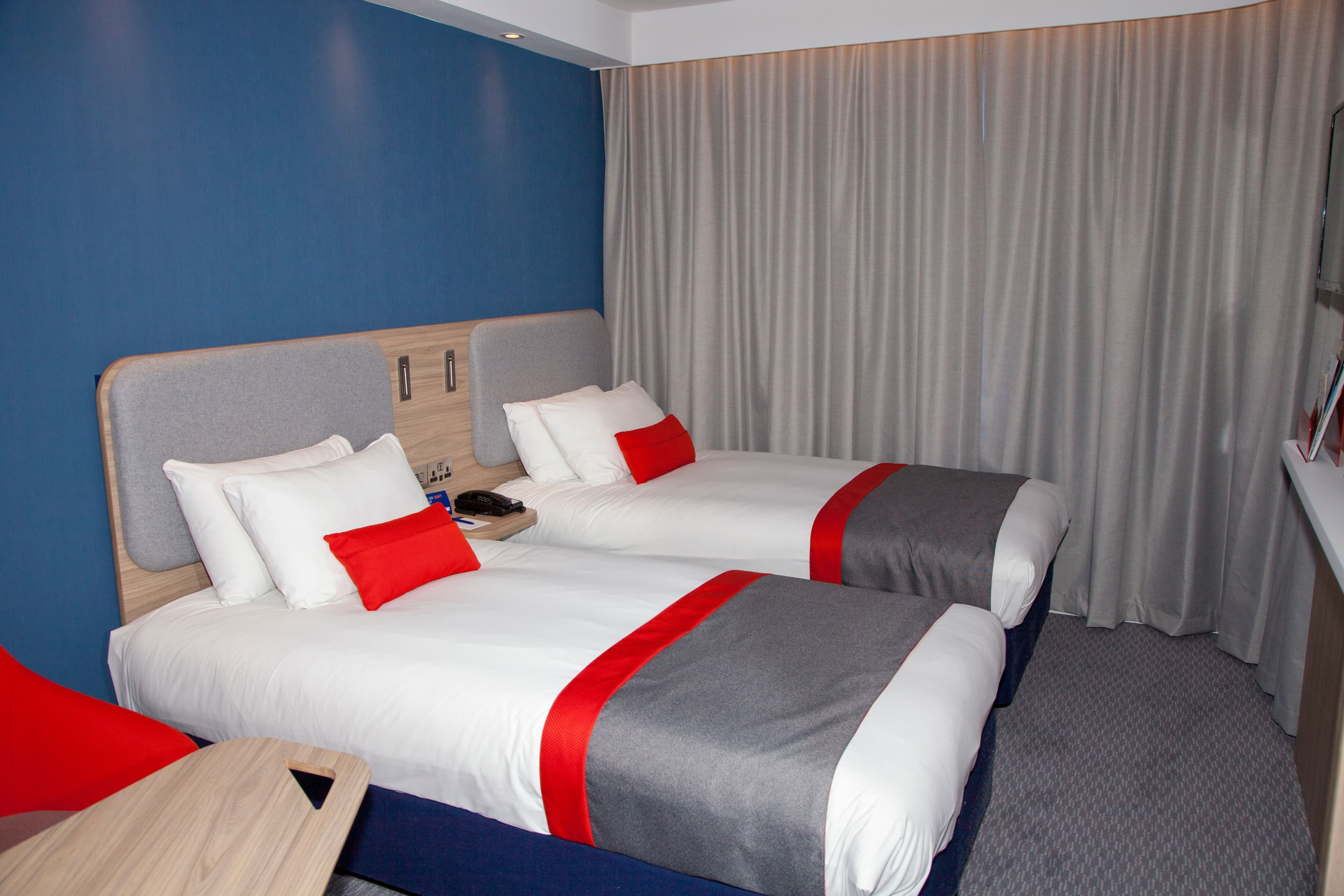Holiday Inn Express Cardiff Bay — 14