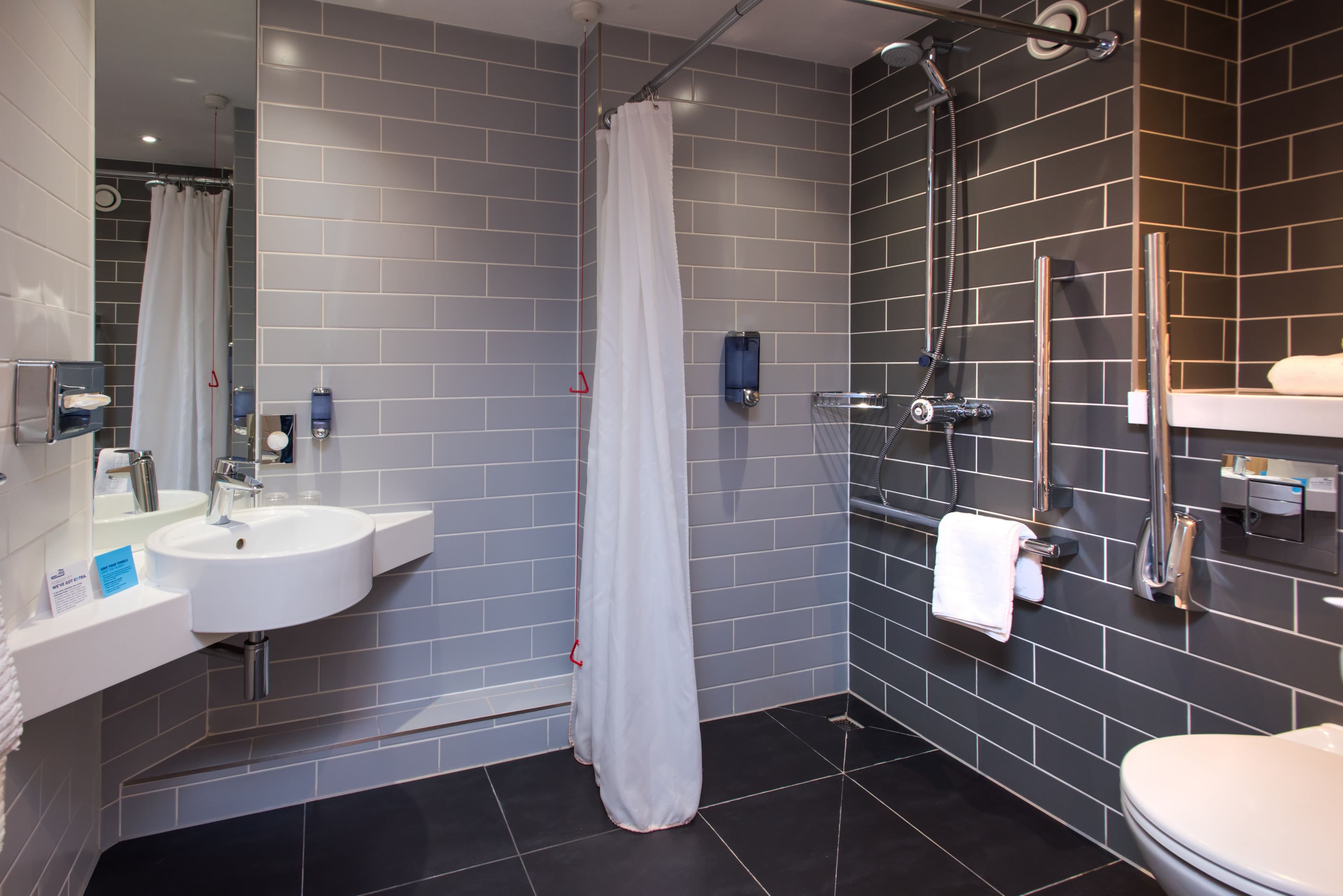 Holiday Inn Express Cardiff Bay — 20