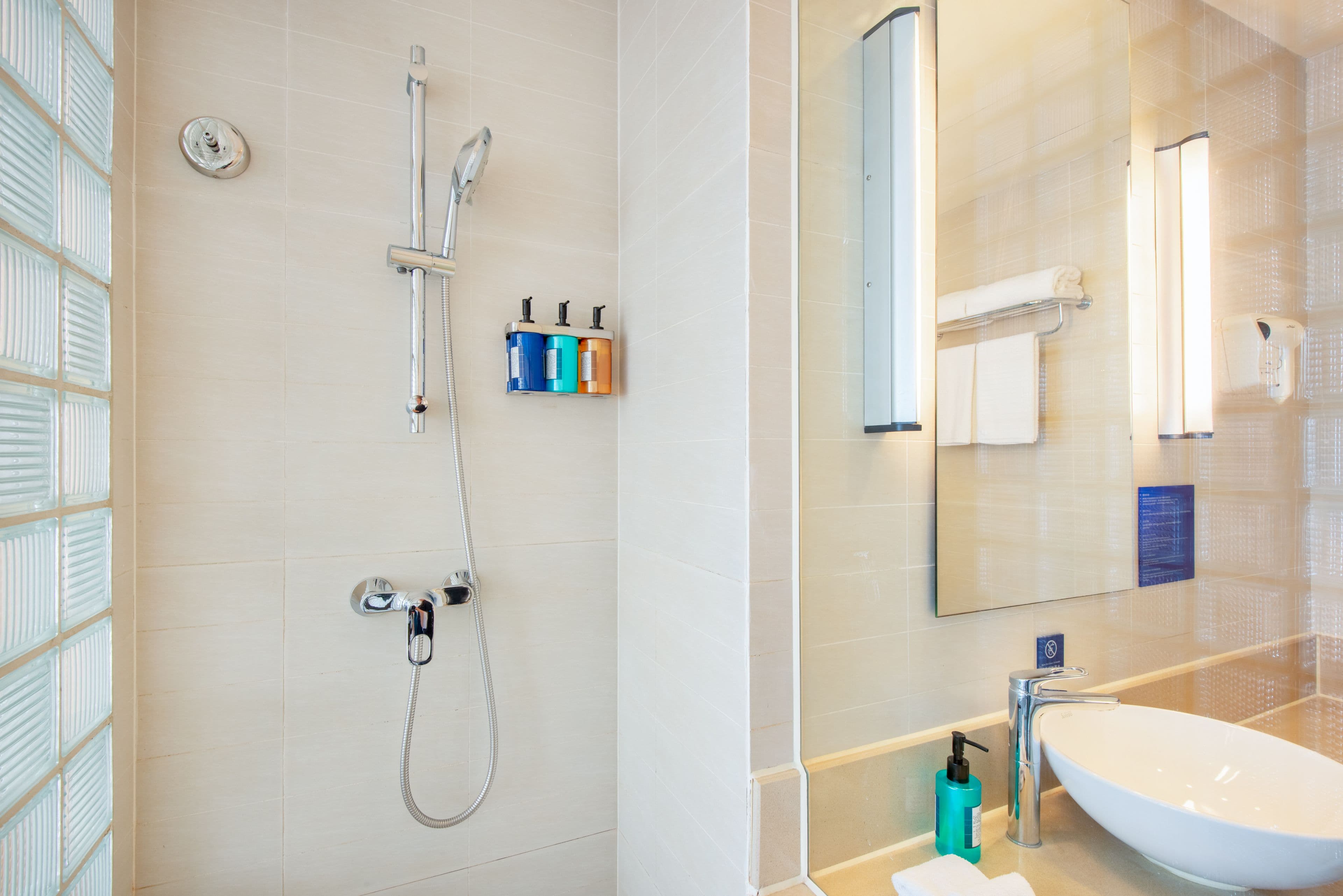 Holiday Inn Express Changzhou Center - Image 3