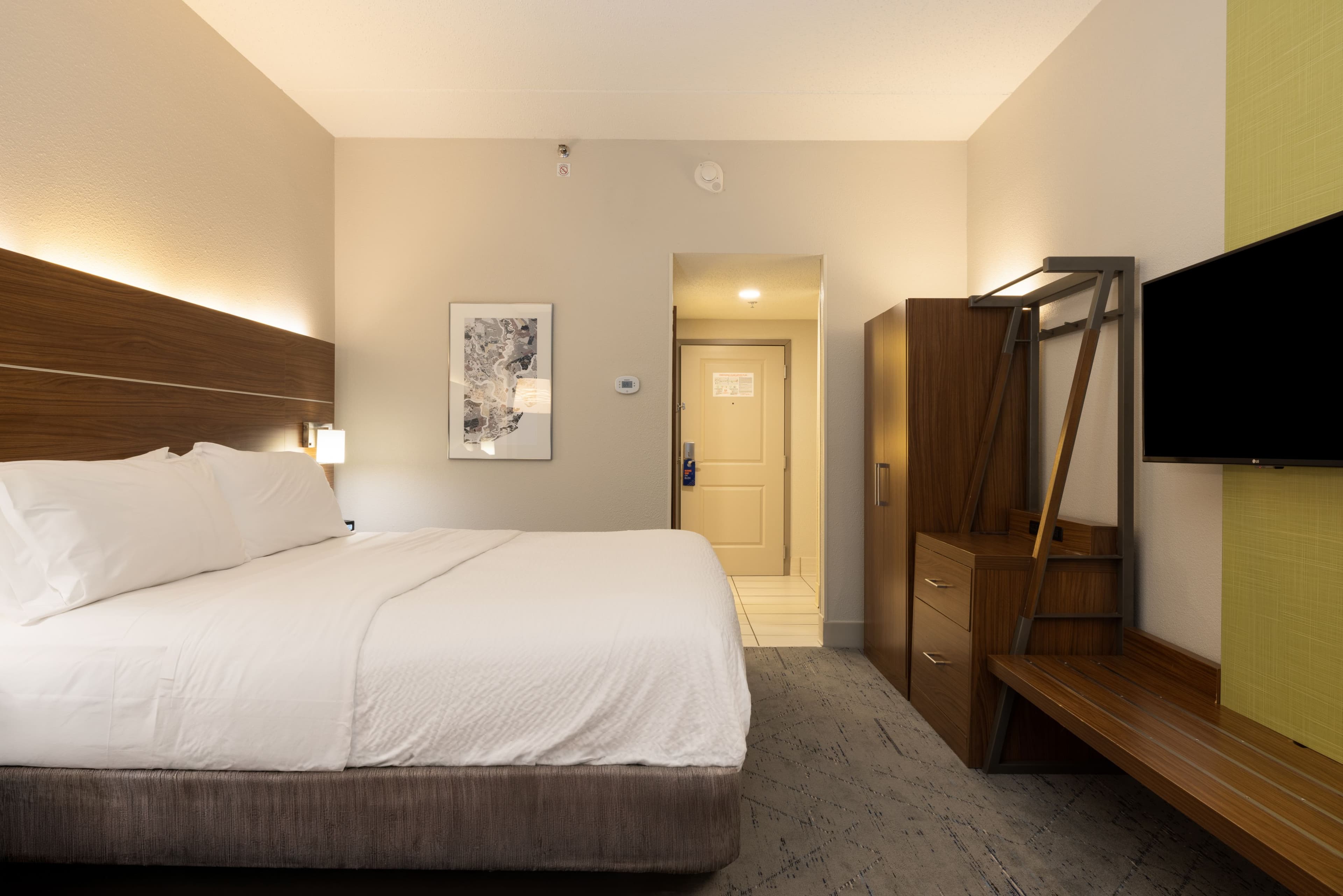Holiday Inn Express Charleston US Hwy 17 & I-526 — 12
