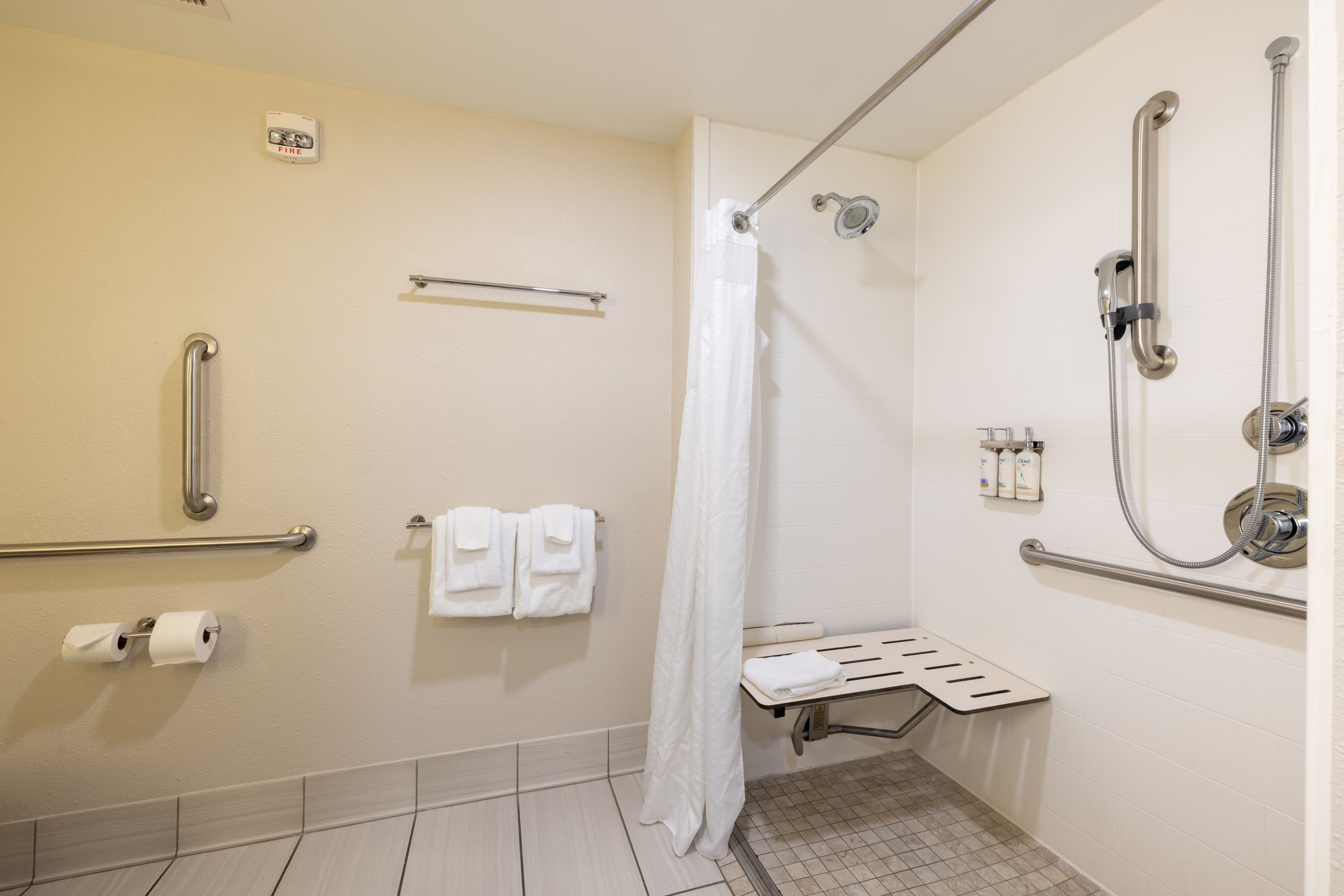 Holiday Inn Express Charleston US Hwy 17 & I-526 — 20