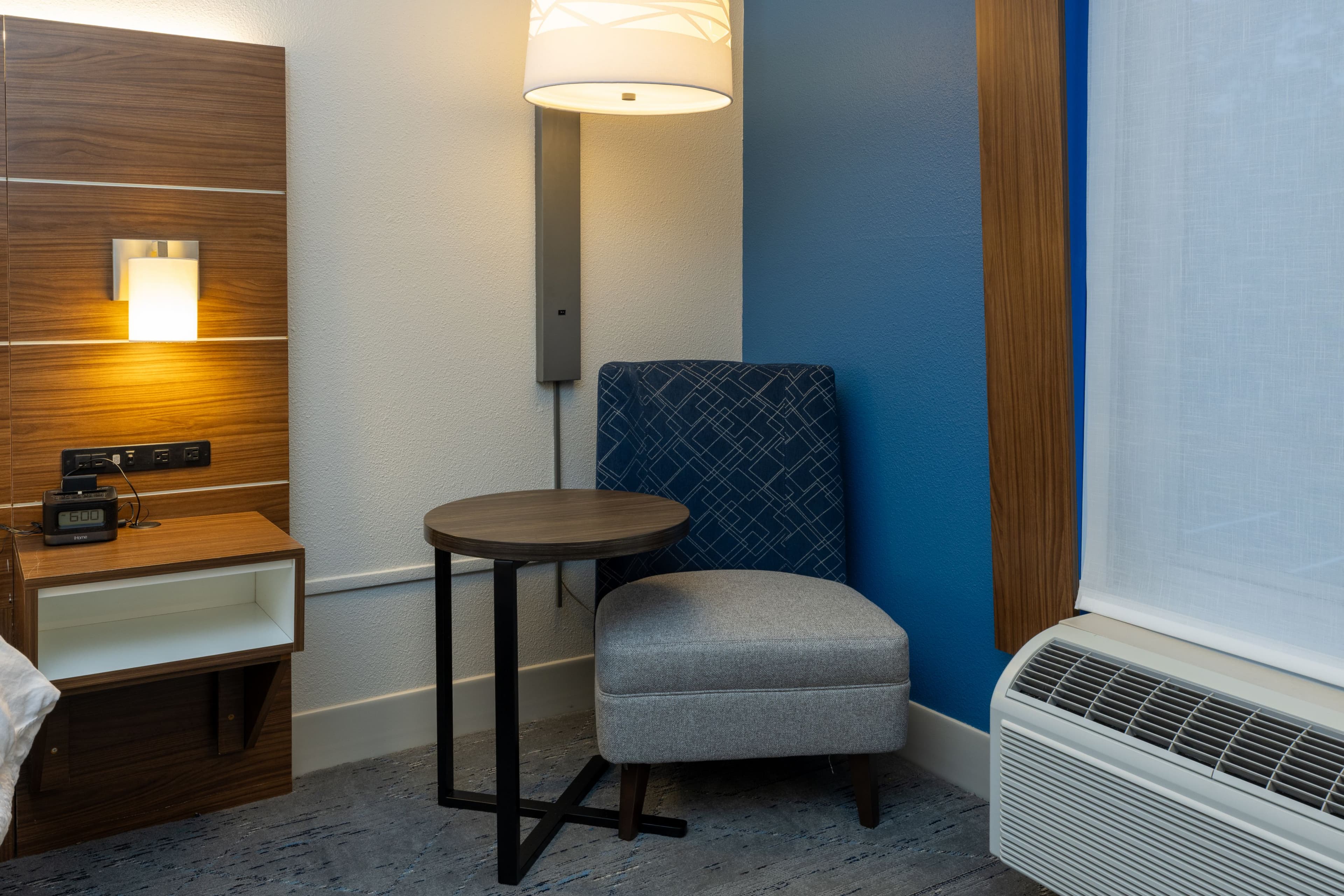 Holiday Inn Express Charleston US Hwy 17 & I-526 — 21