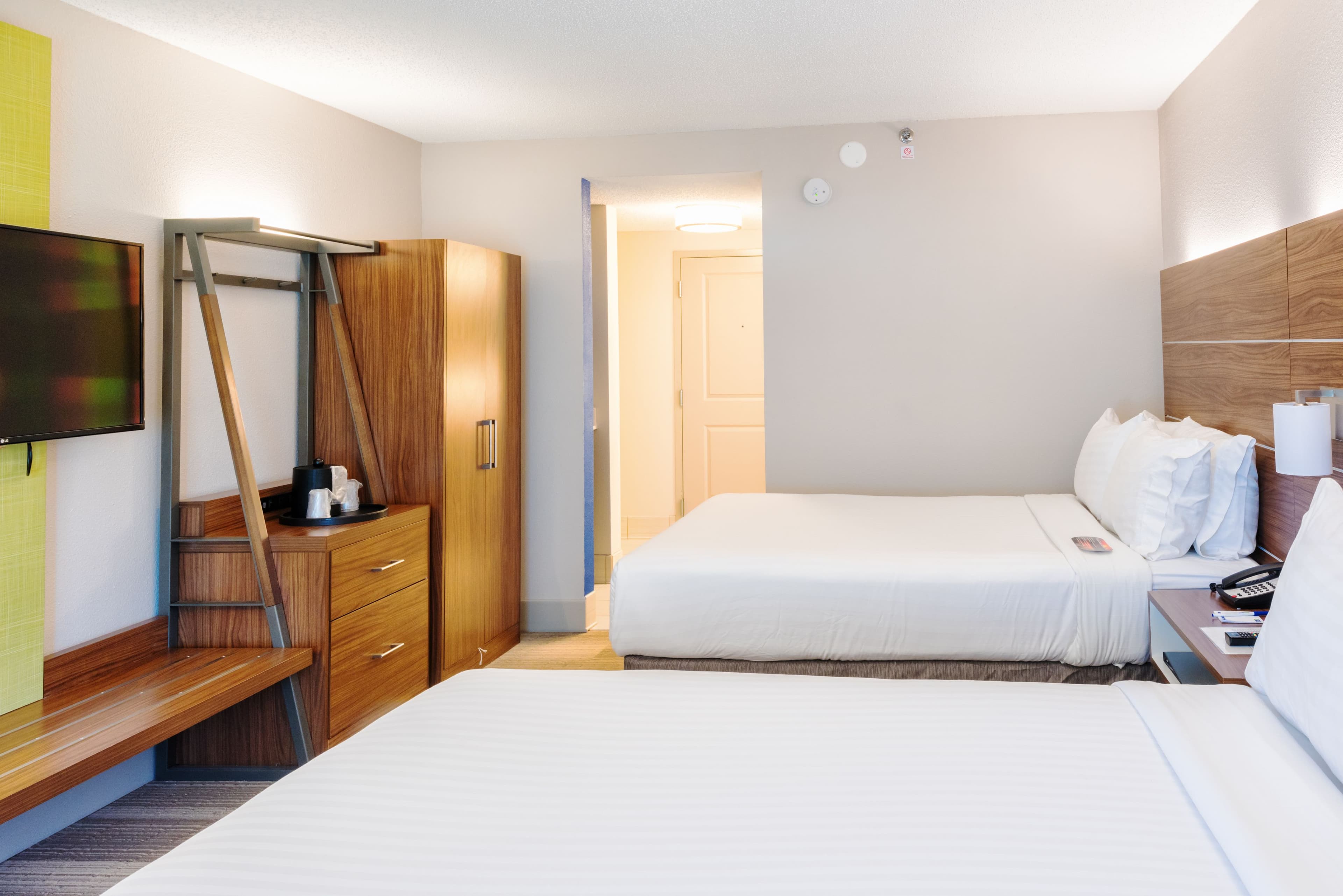 Holiday Inn Express Charleston US Hwy 17 & I-526 - Image 2