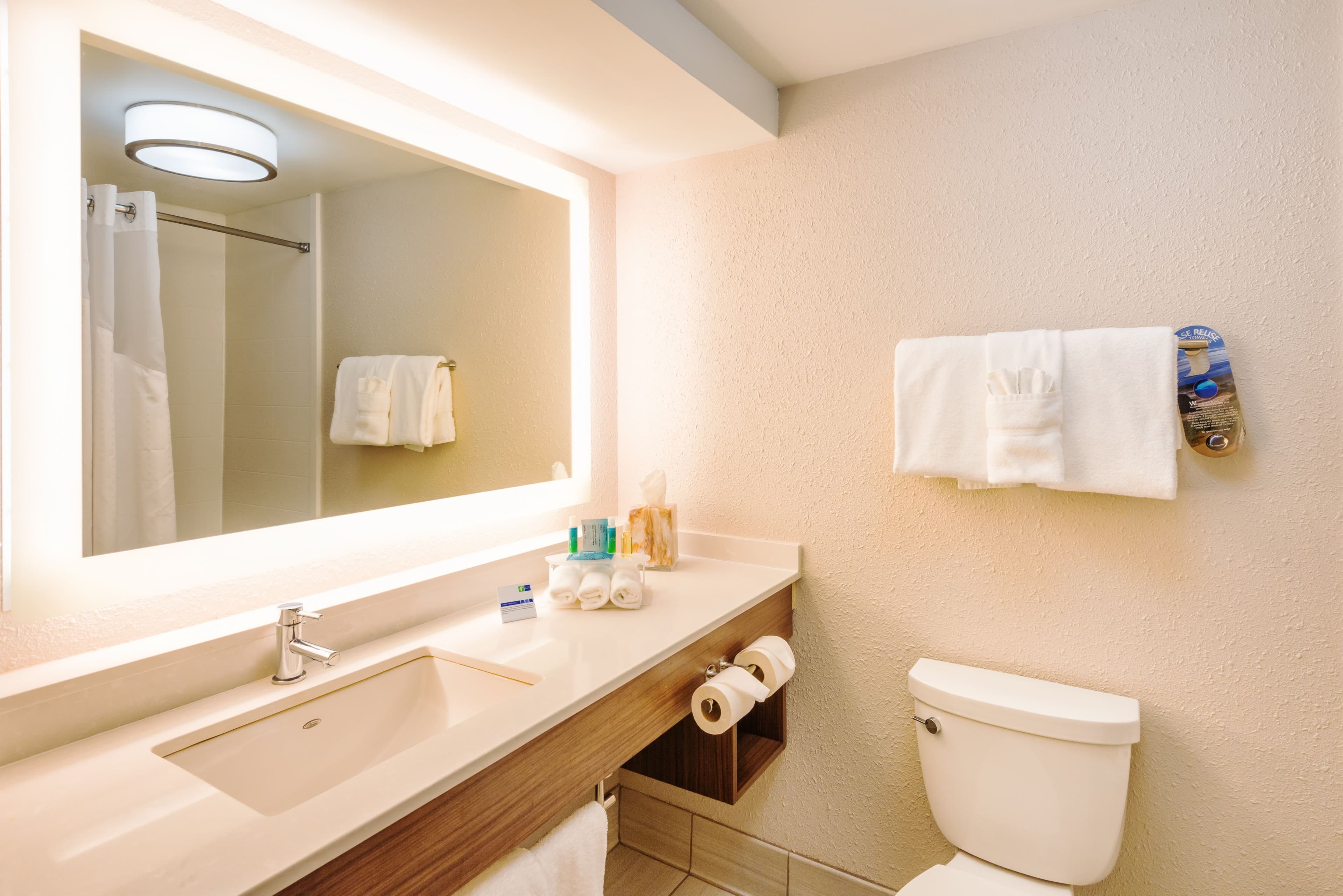 Holiday Inn Express Charleston US Hwy 17 & I-526 — 13
