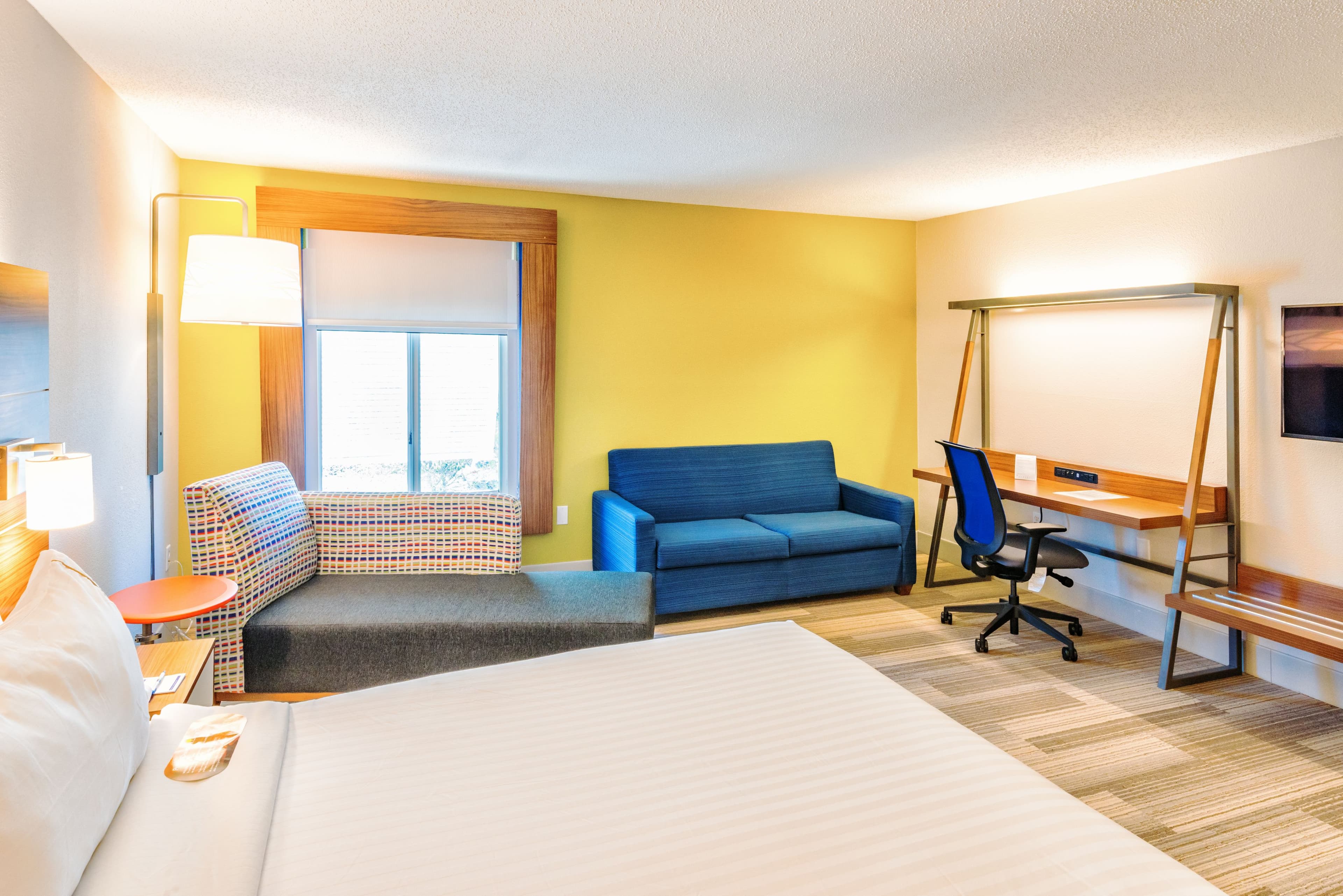 Holiday Inn Express Charleston US Hwy 17 & I-526 — 12