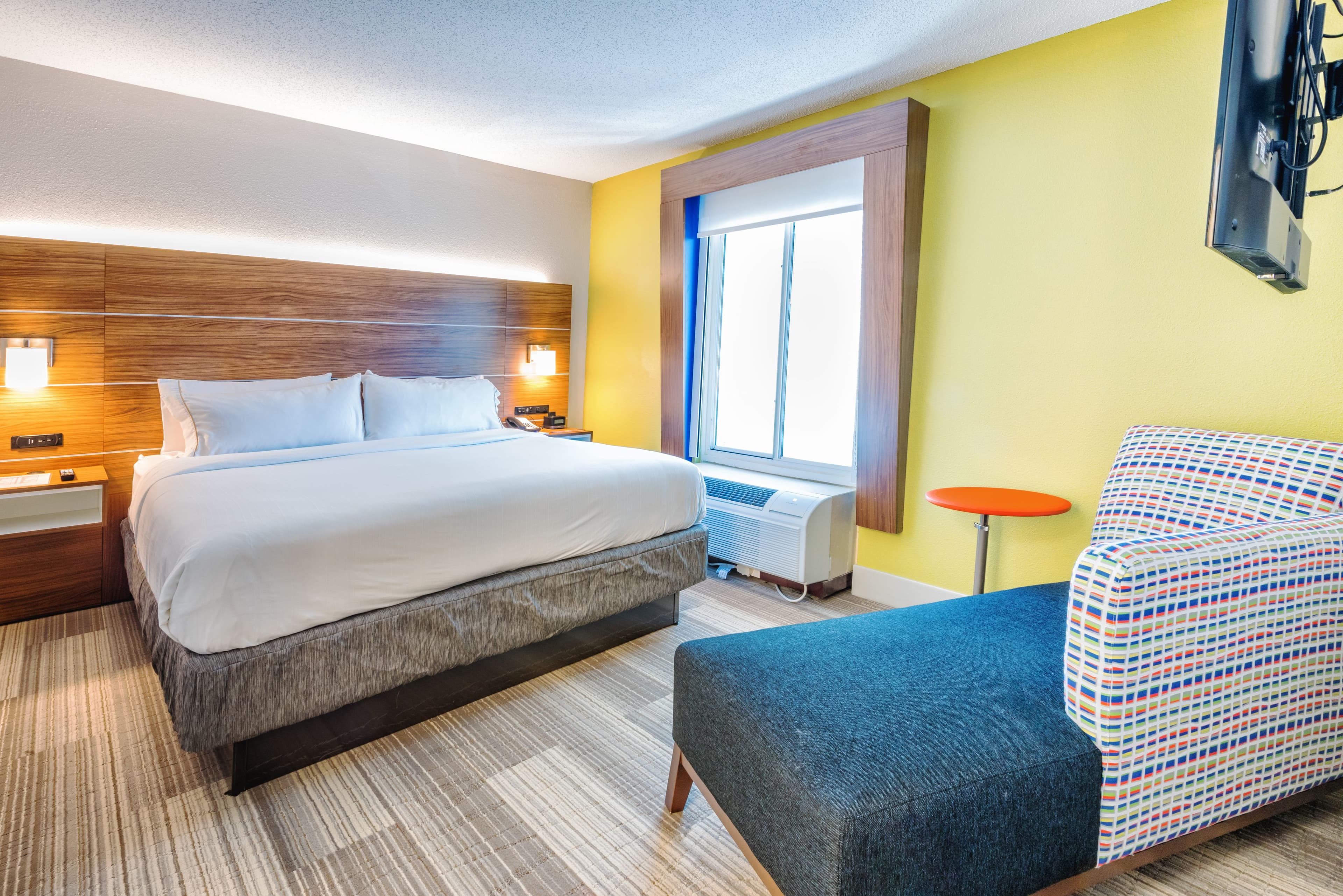 Holiday Inn Express Charleston US Hwy 17 & I-526 — 24