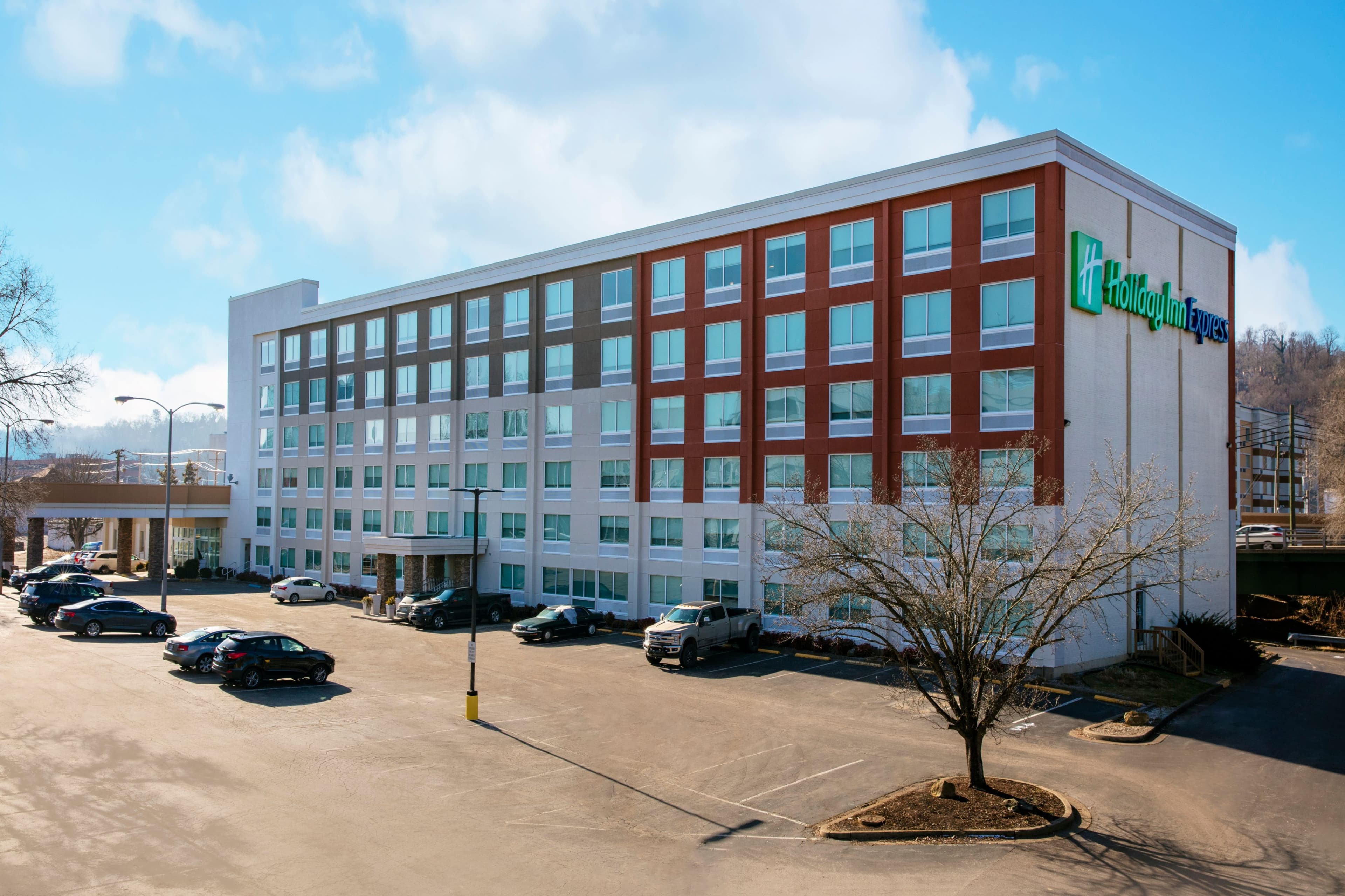 Holiday Inn Express Charleston-Civic Center - Image 1