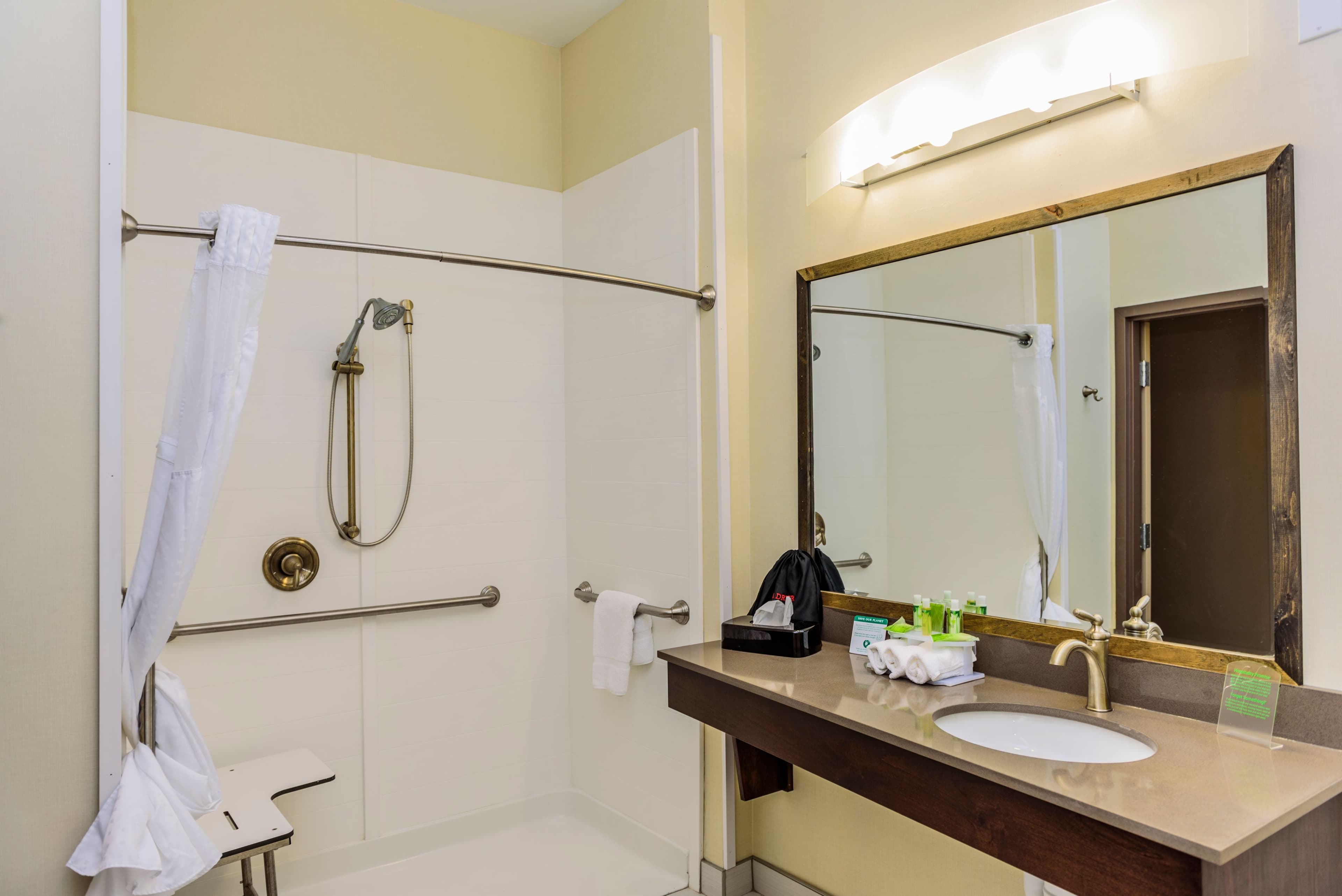 Holiday Inn Express Cheektowaga North East — 17