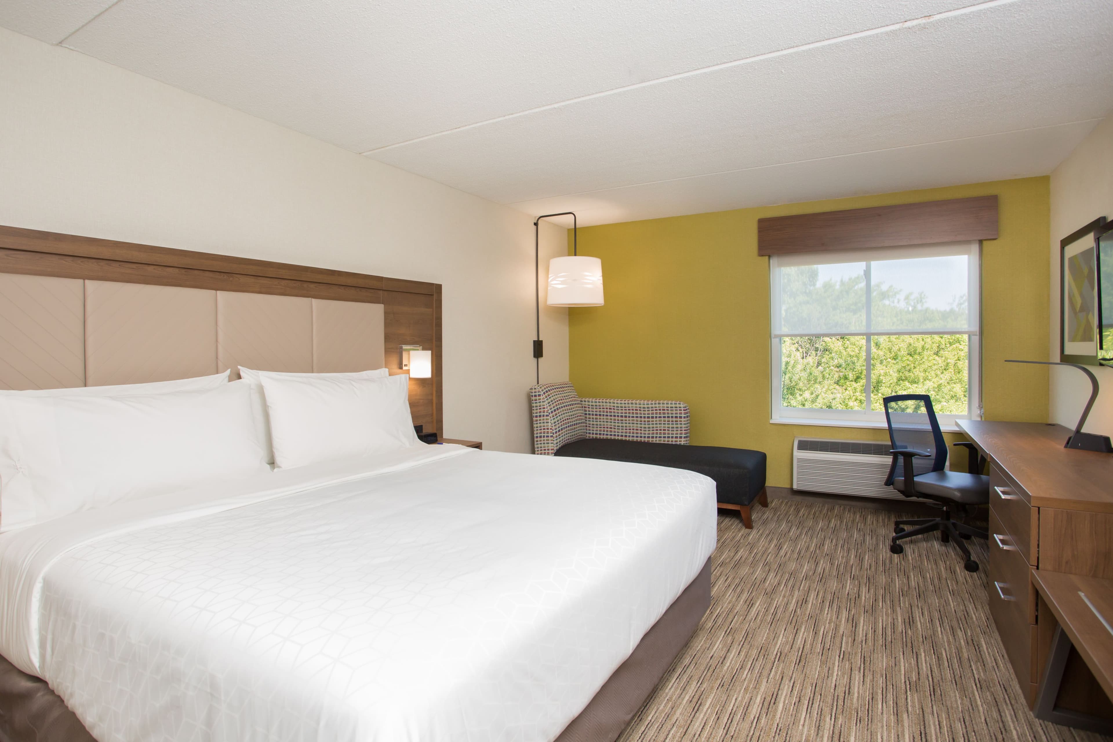 Holiday Inn Express Chelmsford - Image 2