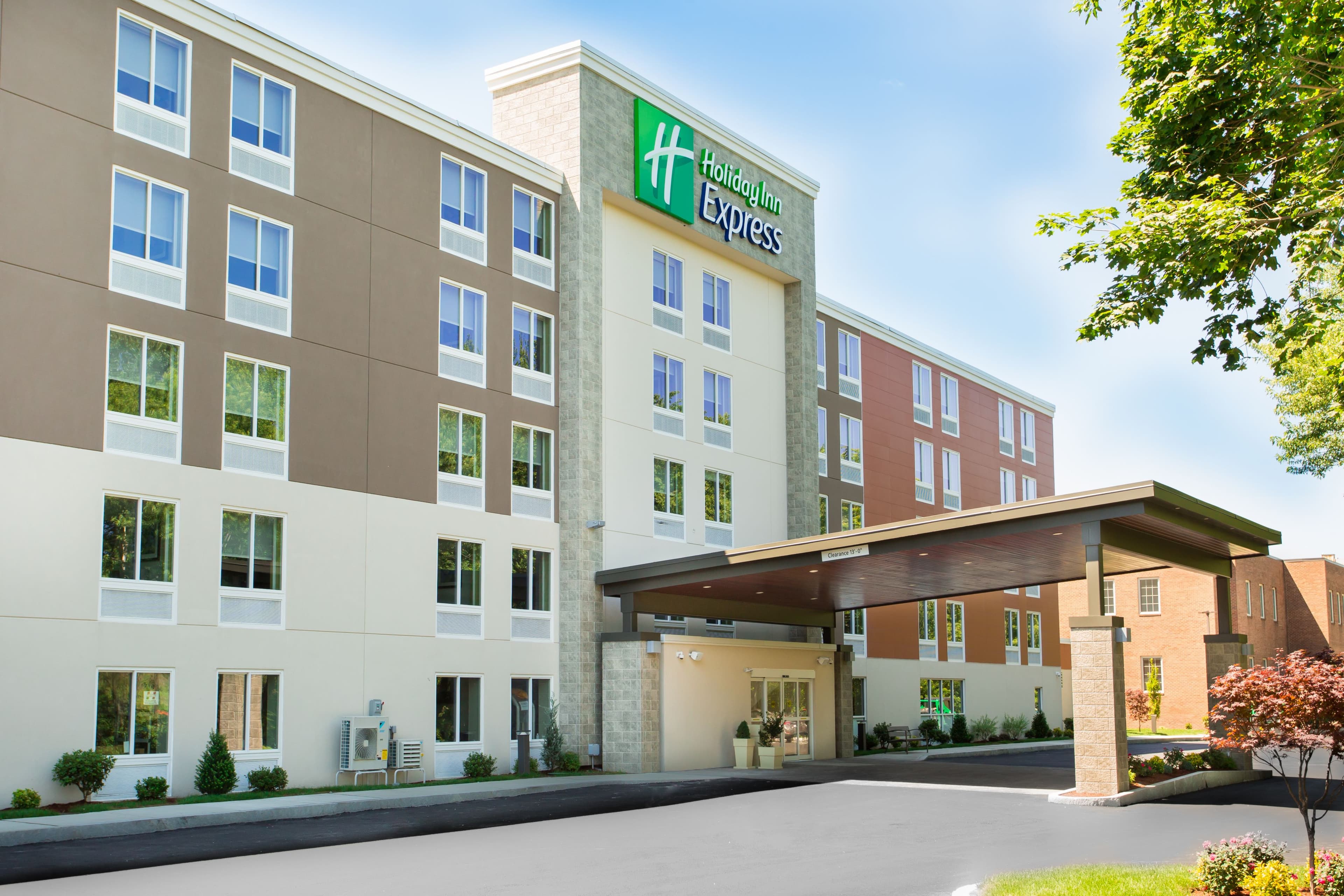 Holiday Inn Express Chelmsford - Image 1
