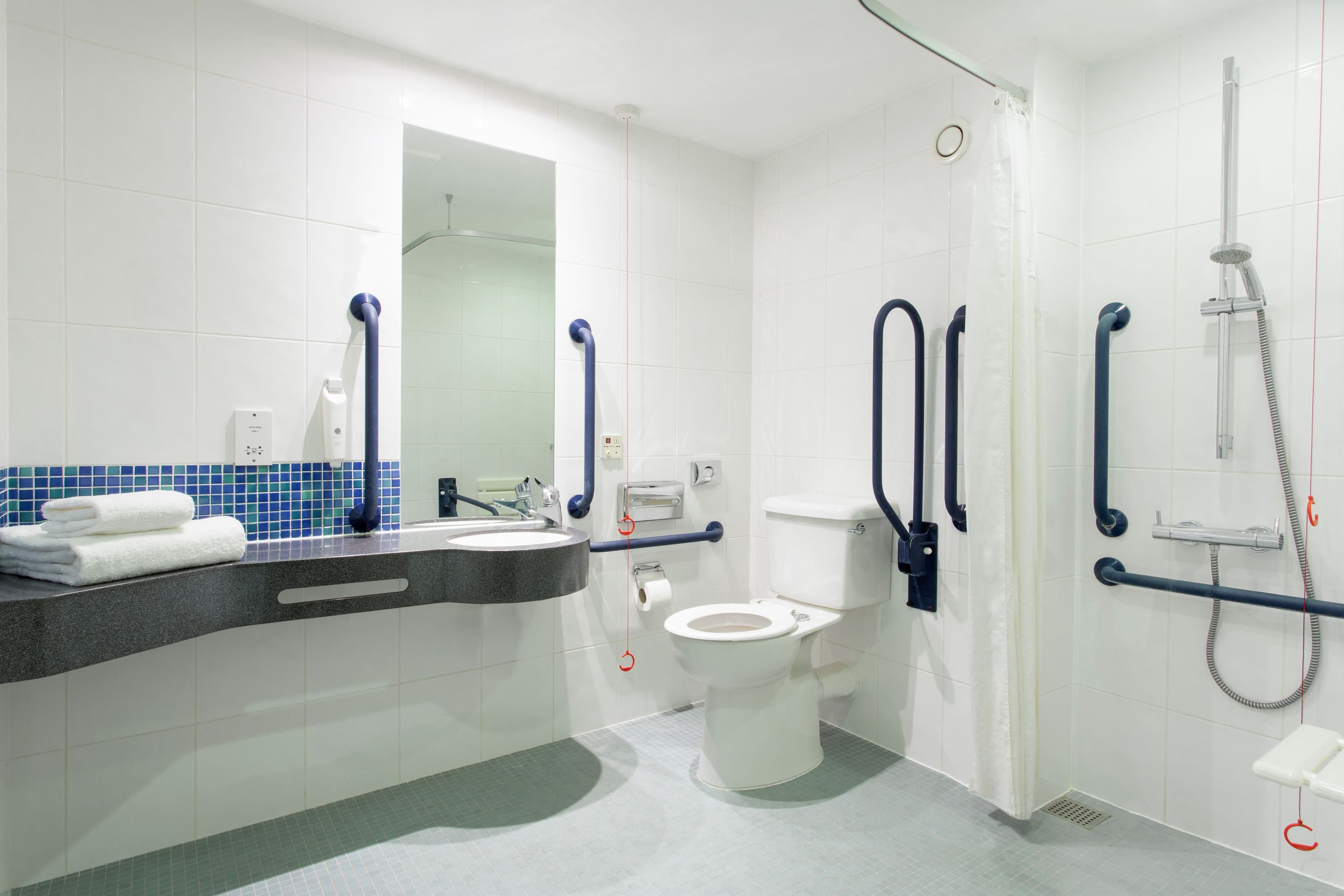 Holiday Inn Express Cheltenham Town Centre — 7