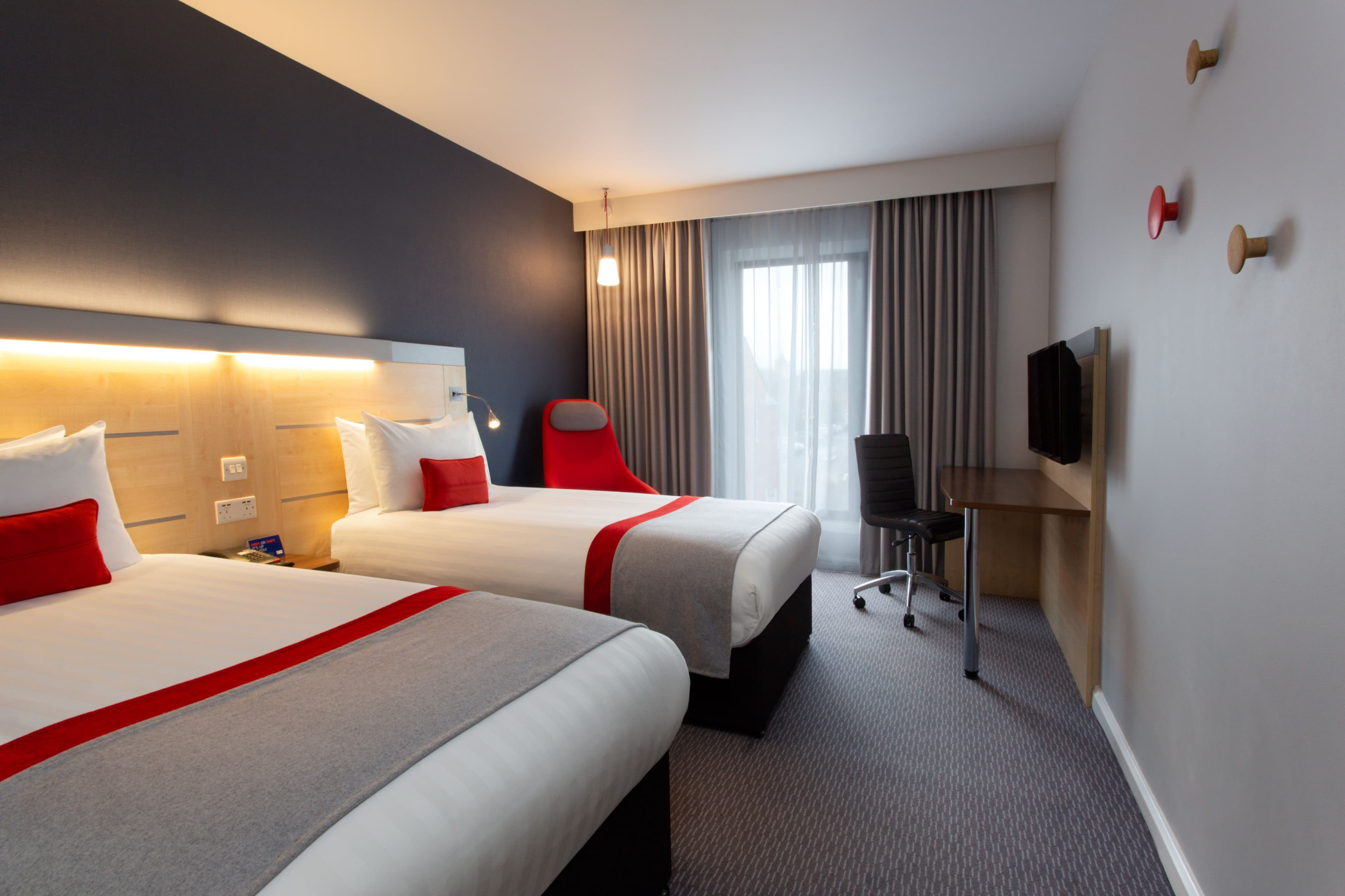 Holiday Inn Express Cheltenham Town Centre — 10