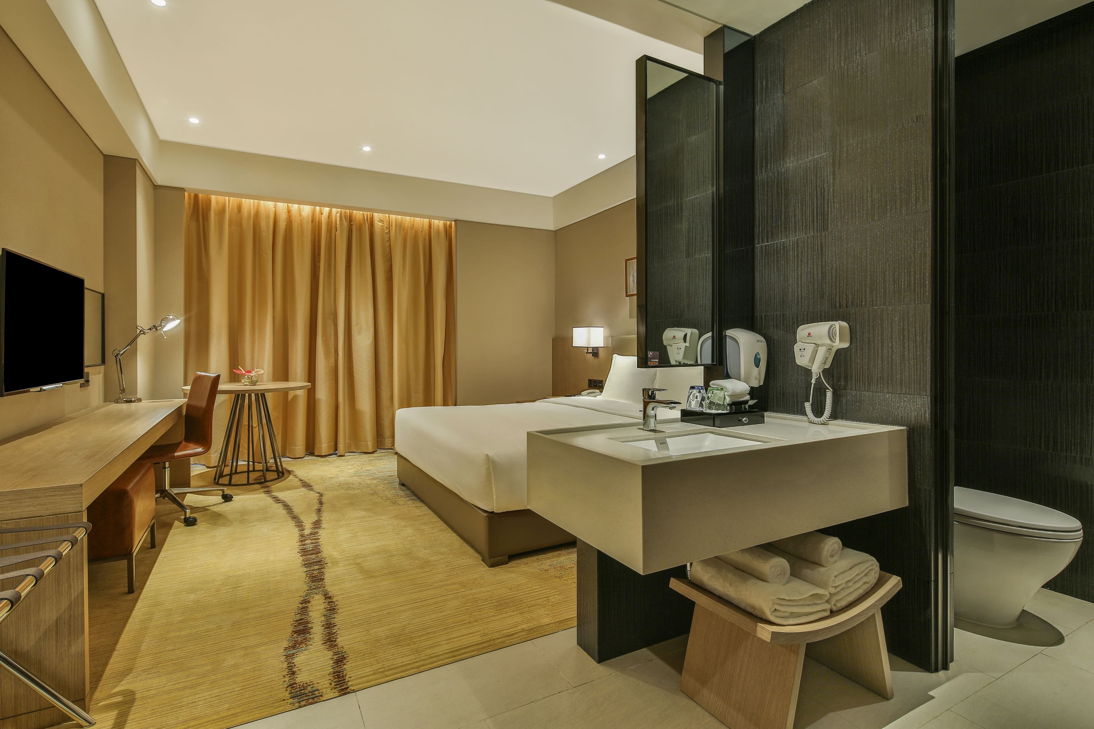 Holiday Inn Express Chengdu Wenjiang Hotspring - Image 3