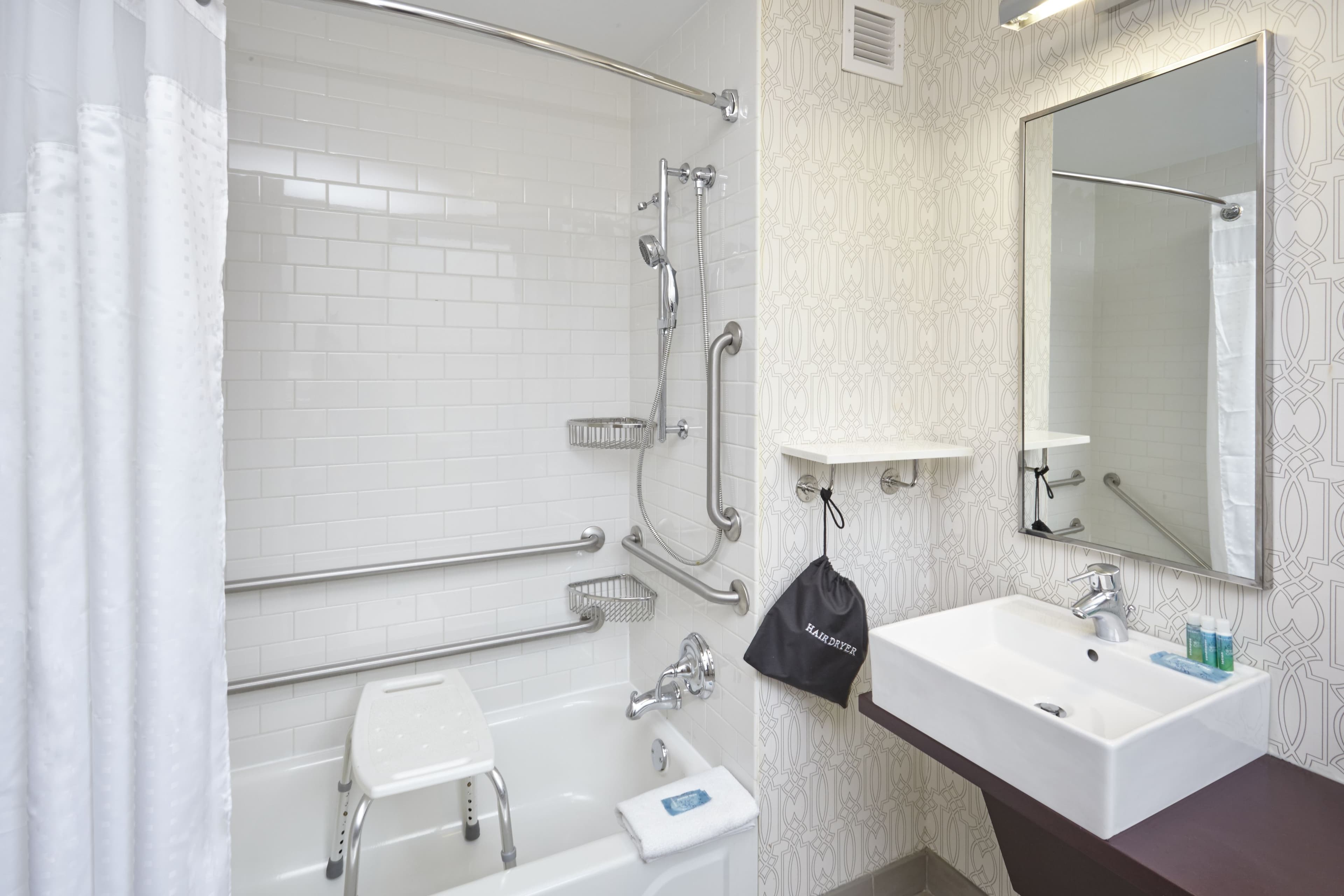 Holiday Inn Express Chicago - Magnificent Mile — 17