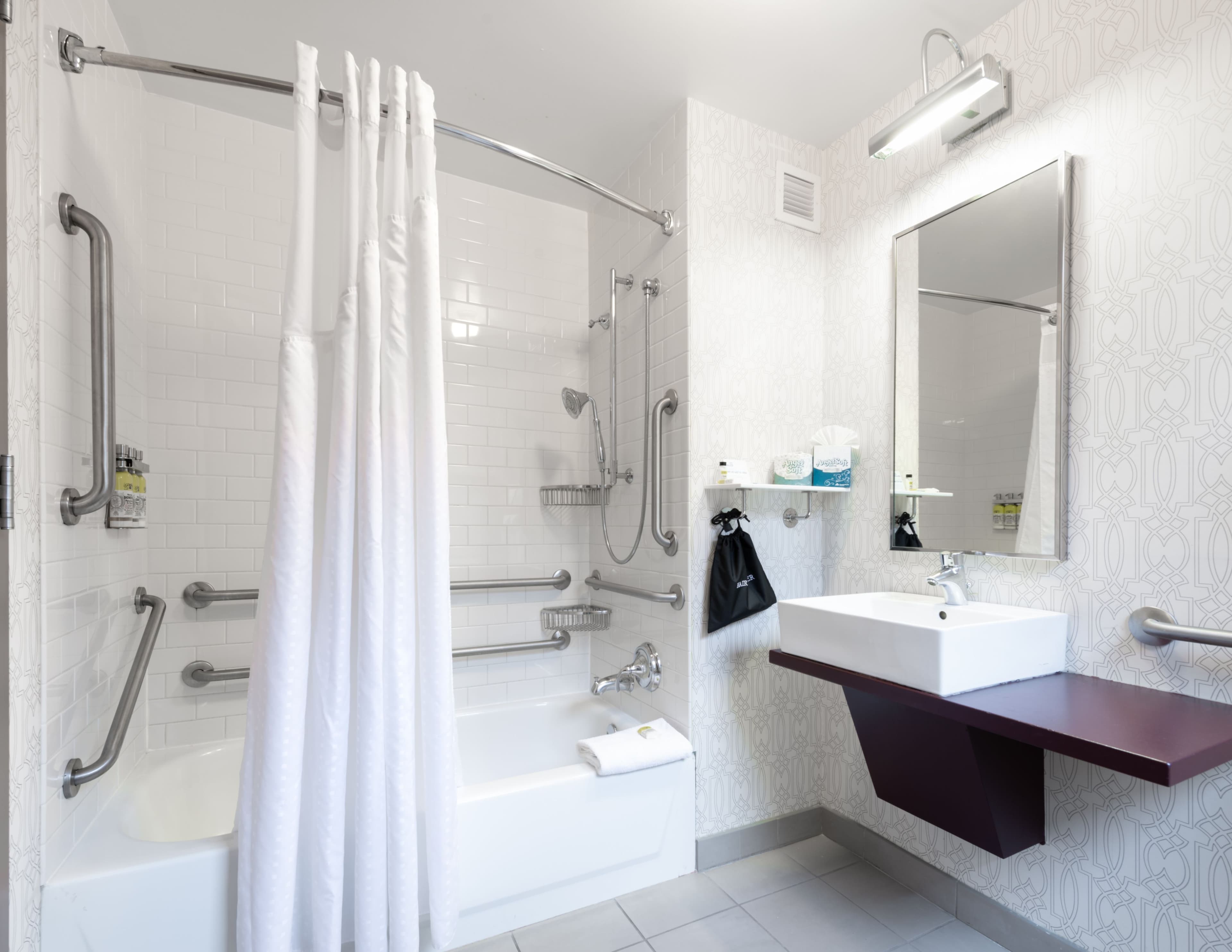 Holiday Inn Express Chicago - Magnificent Mile — 19