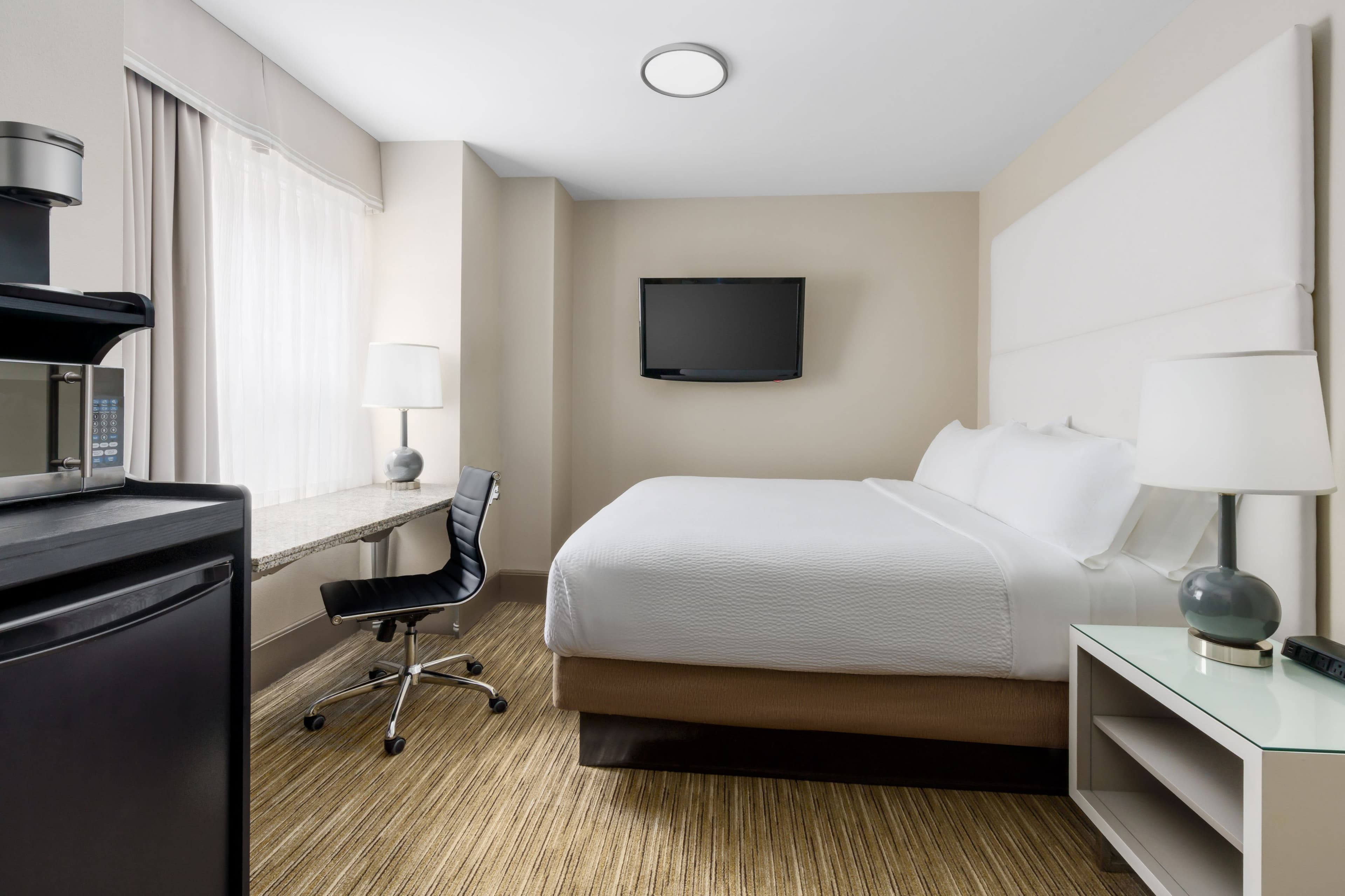 Holiday Inn Express Chicago - Magnificent Mile — 11