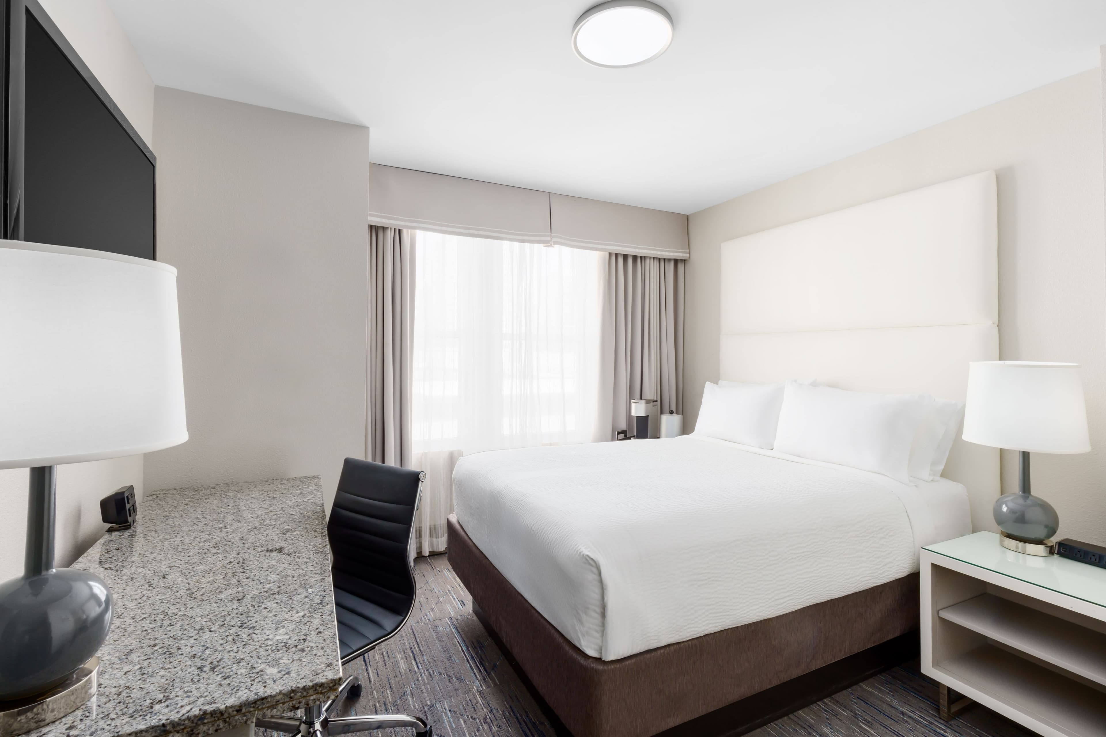 Holiday Inn Express Chicago - Magnificent Mile — 16