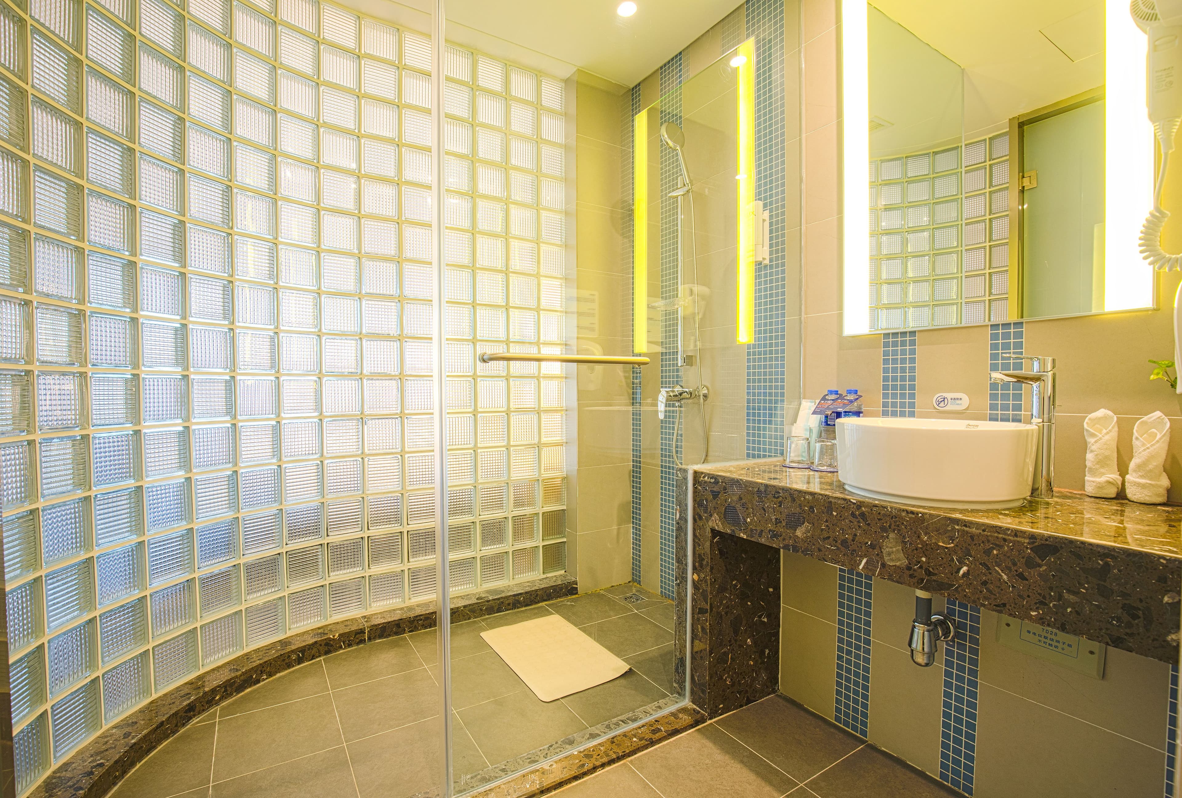 Holiday Inn Express Chifeng Hongshan — 6