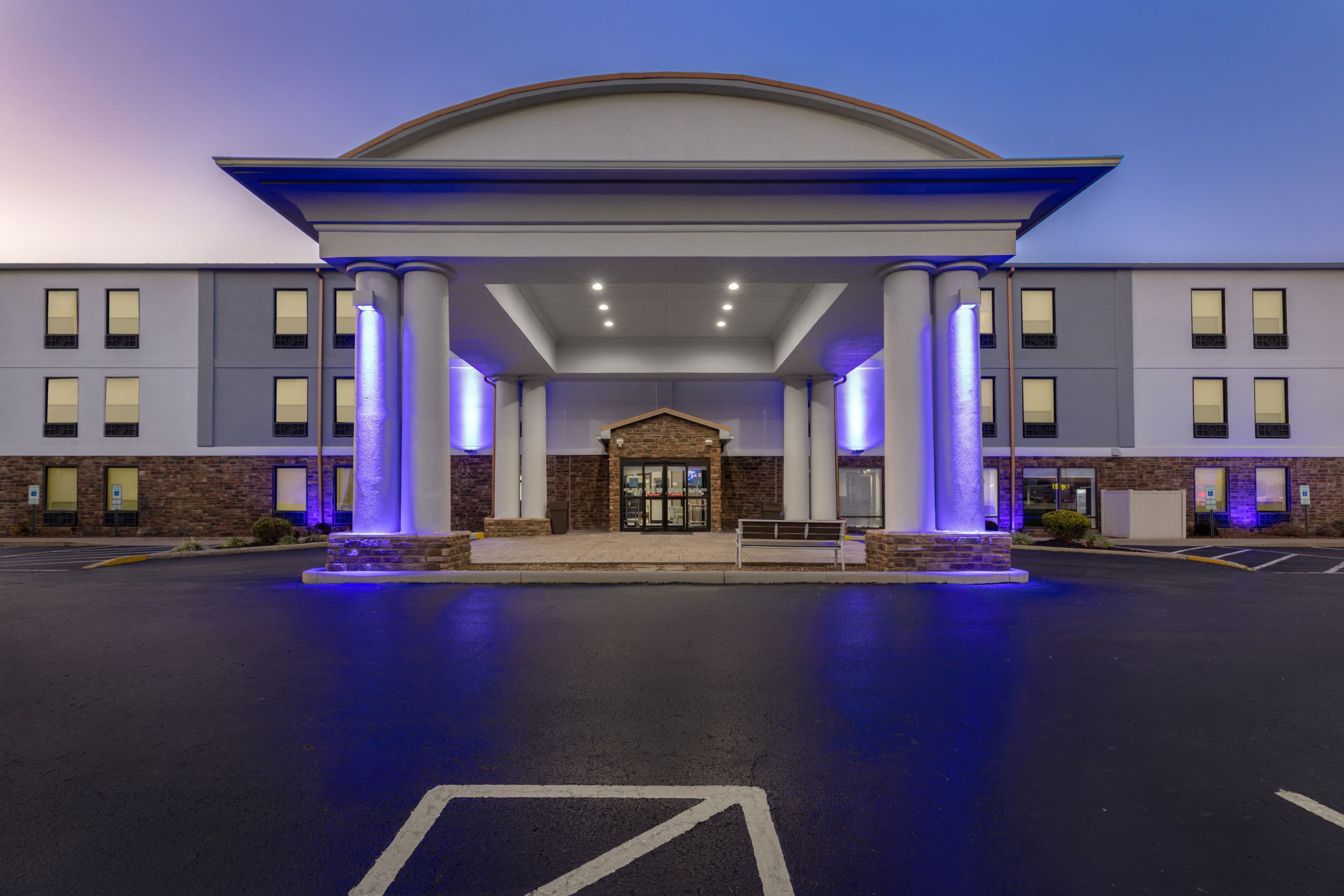 Holiday Inn Express Chillicothe East - Image 1