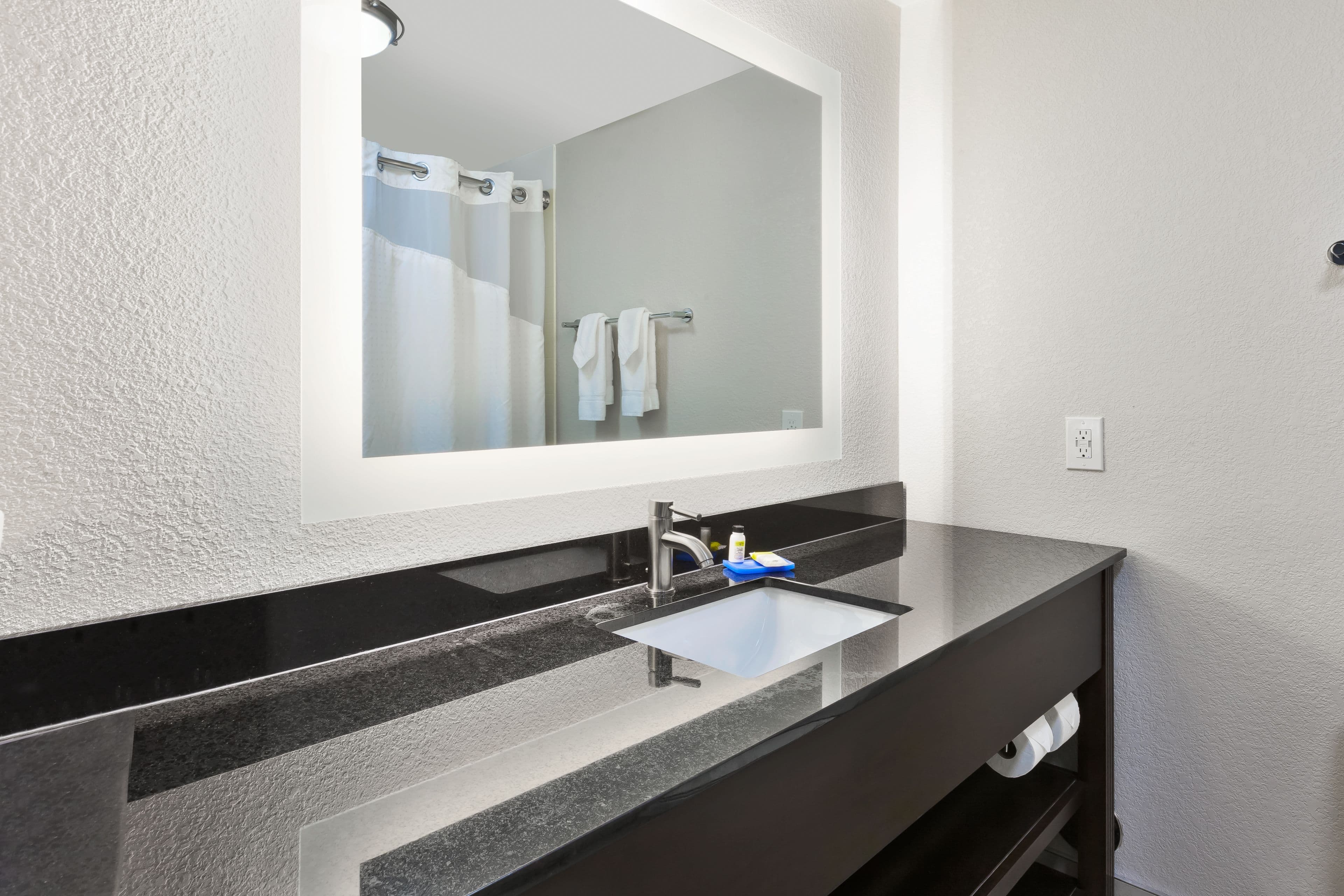 Holiday Inn Express Chillicothe East - Image 5