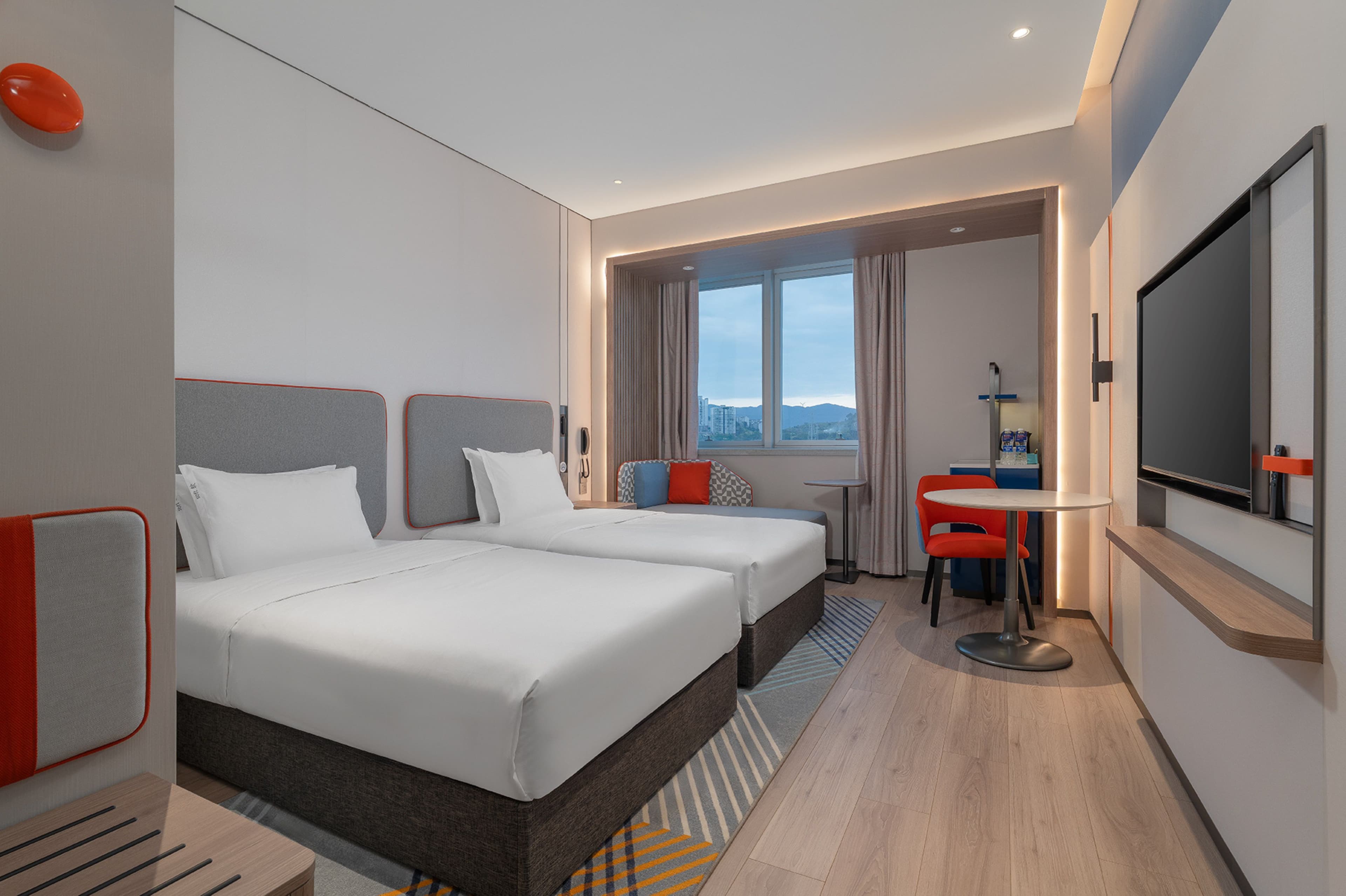 Holiday Inn Express Chongqing Liangjiang Yufu - Image 3